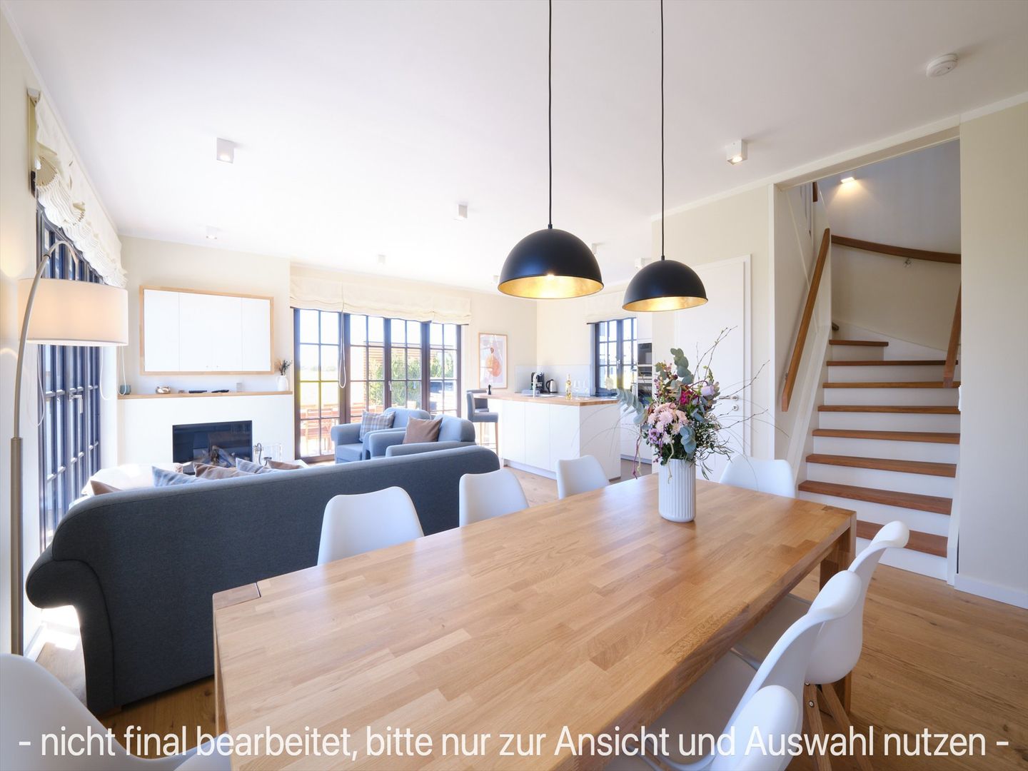 LuxusPlus Reetdachvilla mit 4 Schlafzimmern, Sauna und Kamin (G10) - Wohnzimmer