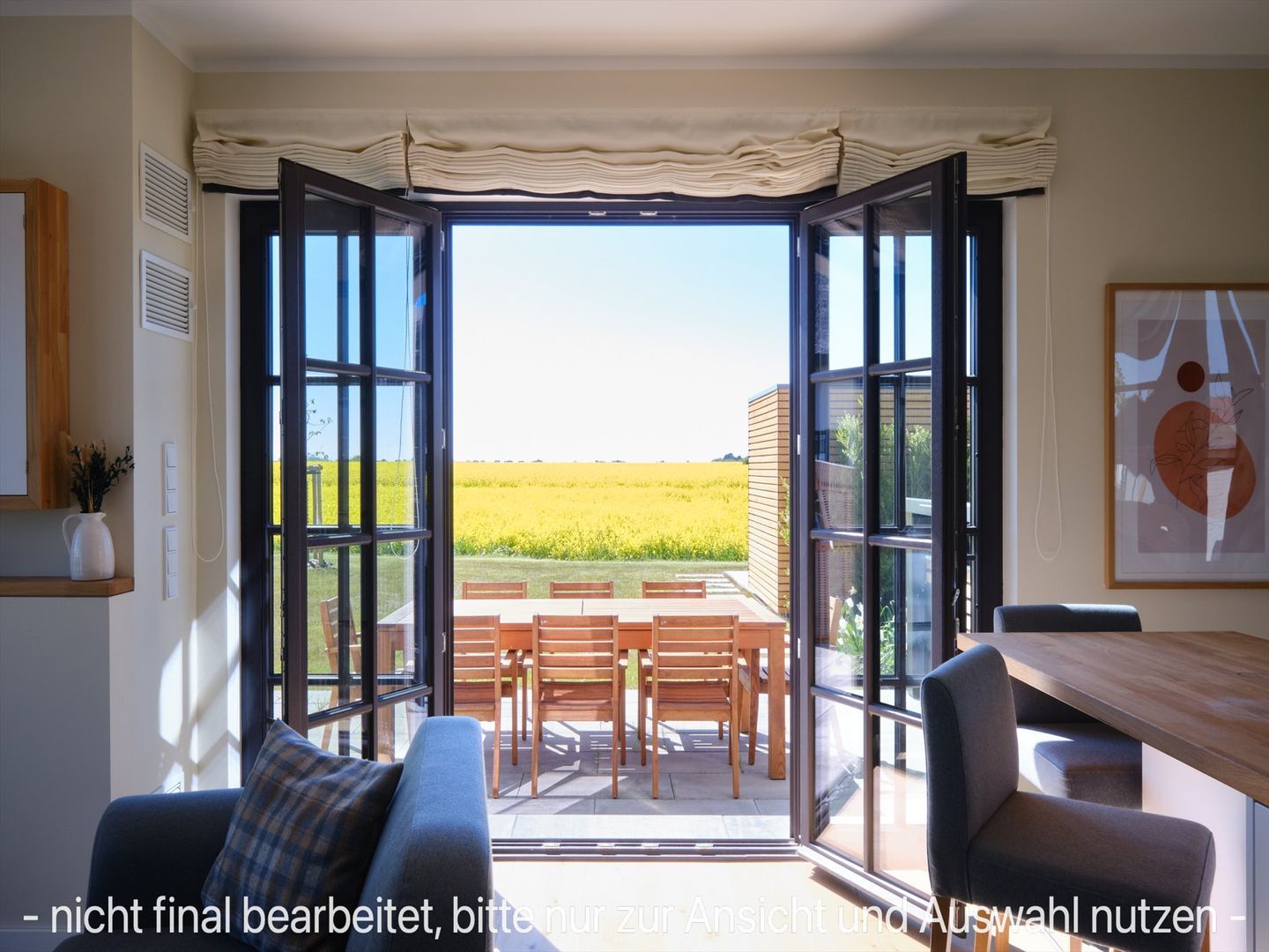 LuxusPlus Reetdachvilla mit 4 Schlafzimmern, Sauna und Kamin (G10) - Wohnzimmer