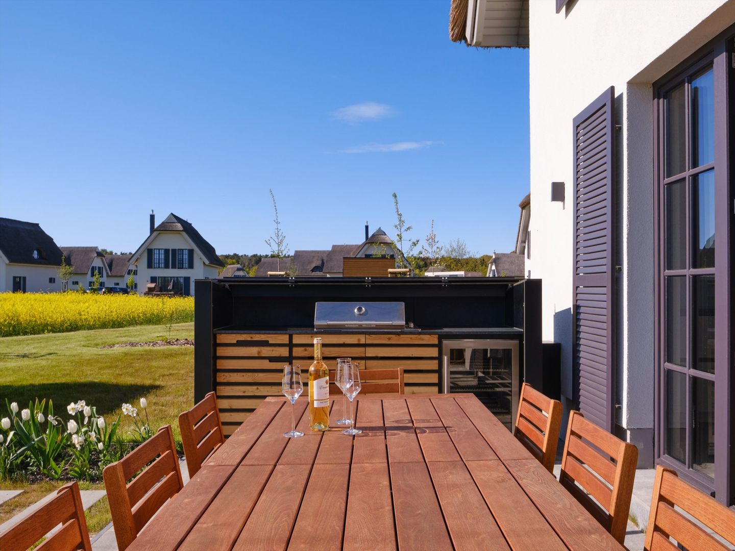 LuxusPlus Reetdachvilla mit 4 Schlafzimmern, Sauna und Kamin (G09) - Terrasse