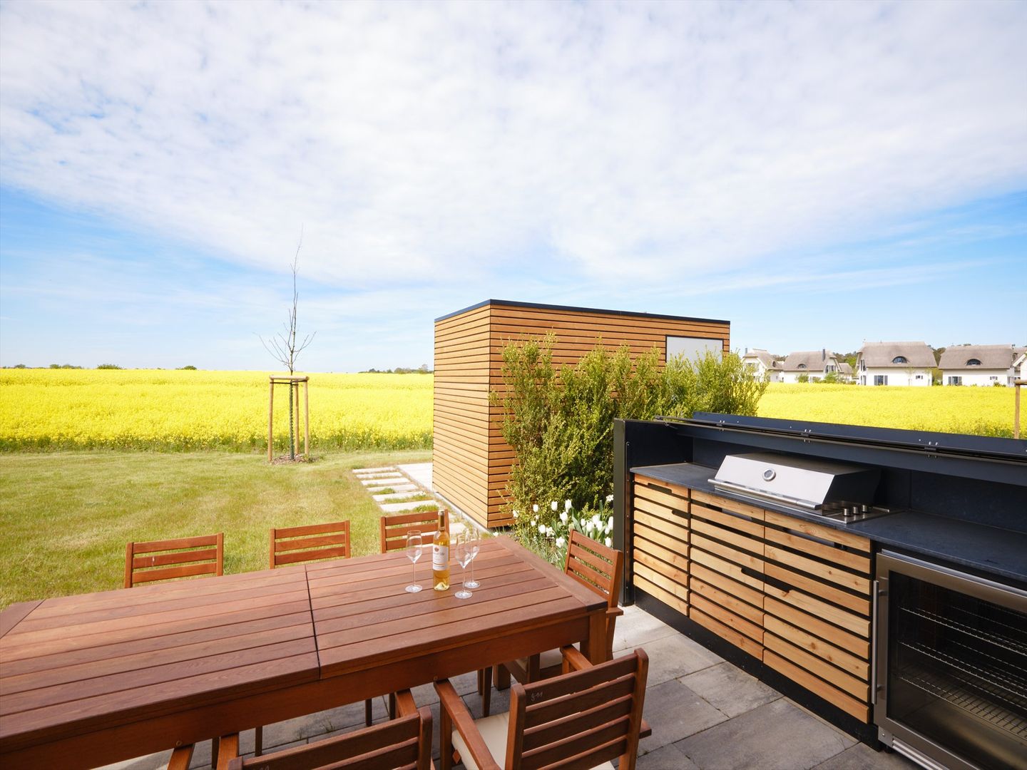 LuxusPlus Reetdachvilla mit 4 Schlafzimmern, Sauna und Kamin (G11) - Terrasse