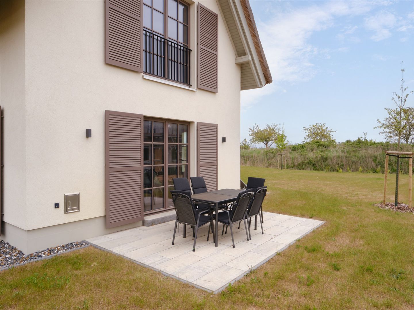 Premium Reetdachvilla mit 3 Schlafzimmern, Sauna und Kamin (H11) - Terrasse