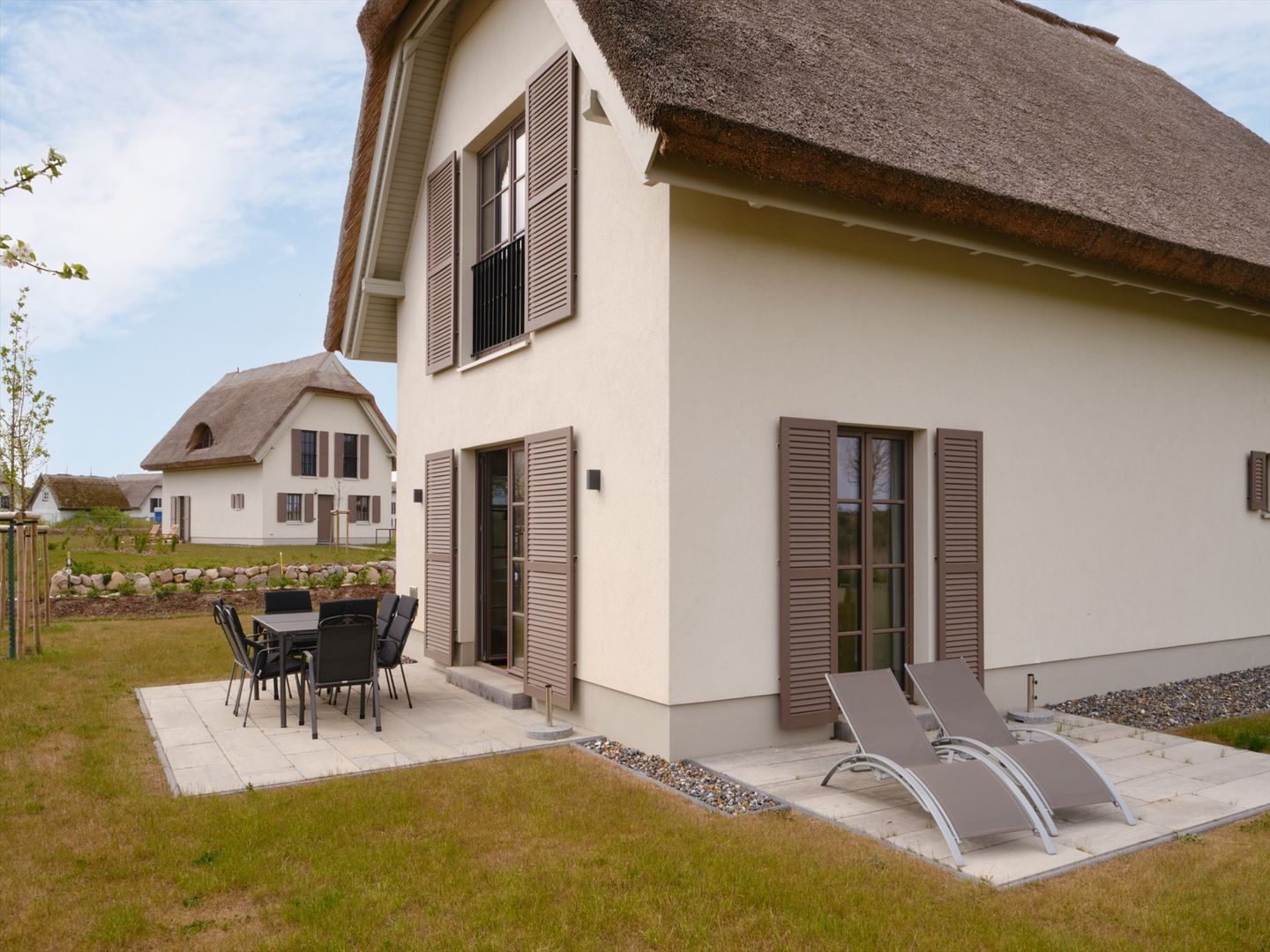 Premium Reetdachvilla mit 3 Schlafzimmern, Sauna und Kamin (H11) - Terrasse
