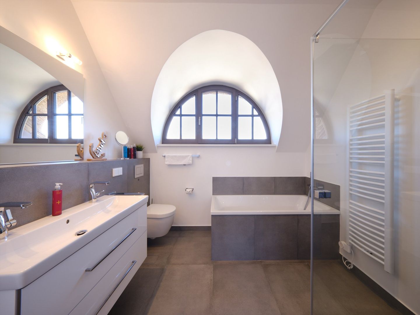 Luxus Reetdachvilla mit 3 Schlafzimmern, Sauna und Kamin (H20) - Badezimmer