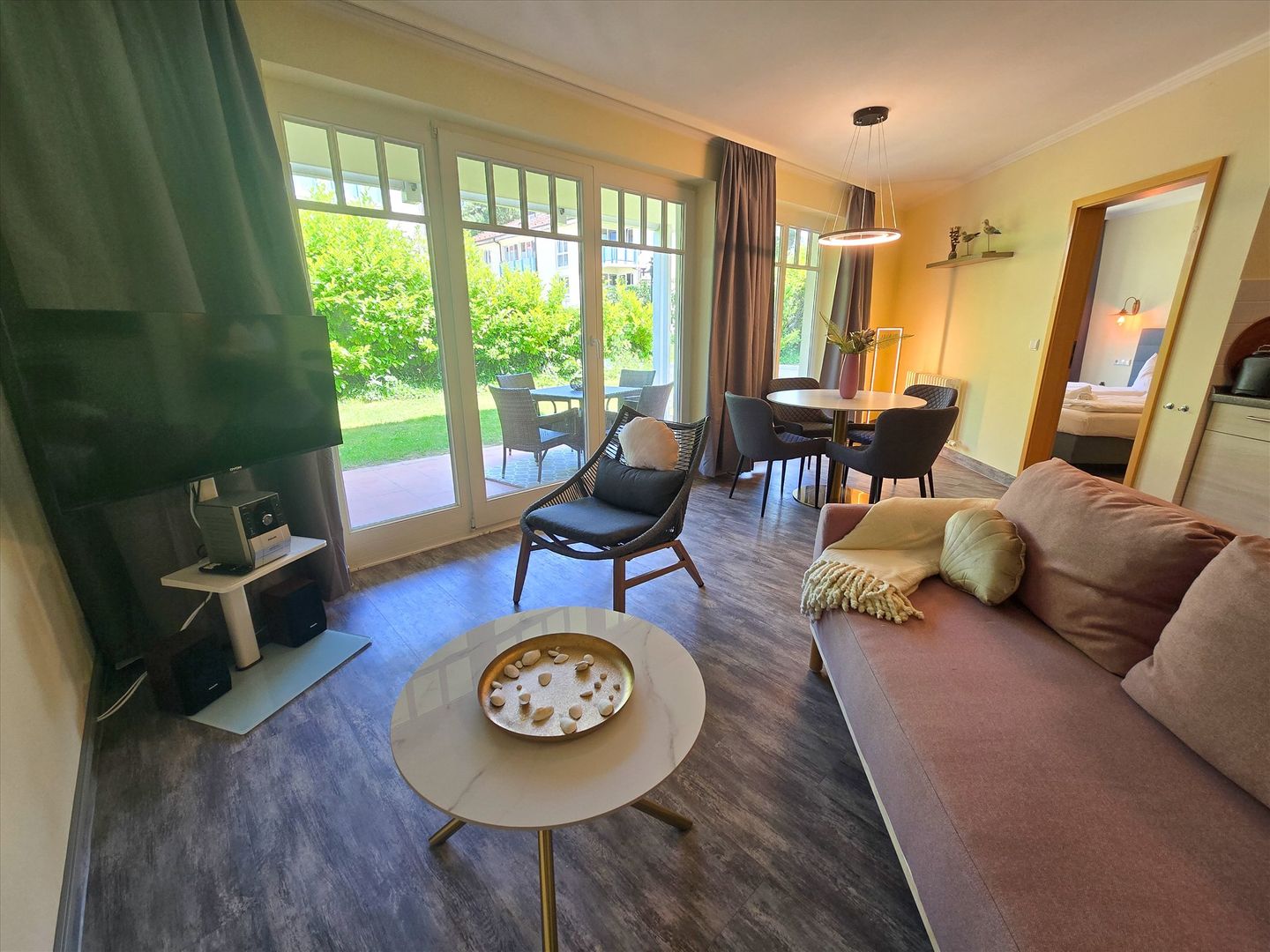 Dünenpark Binz Komfort Ferienwohnung mit 1 Schlafzimmer und Terrasse im Erdgeschoss (189) Insel Rügen - Wohnzimmer