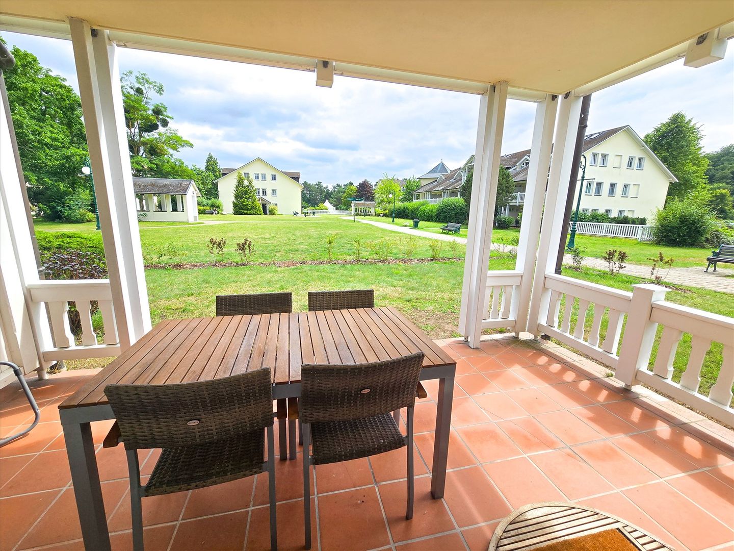 Dünenpark Binz Komfort Ferienwohnung mit 1 Schlafzimmer und Terrasse im Erdgeschoss (115) Insel Rügen - Terrasse