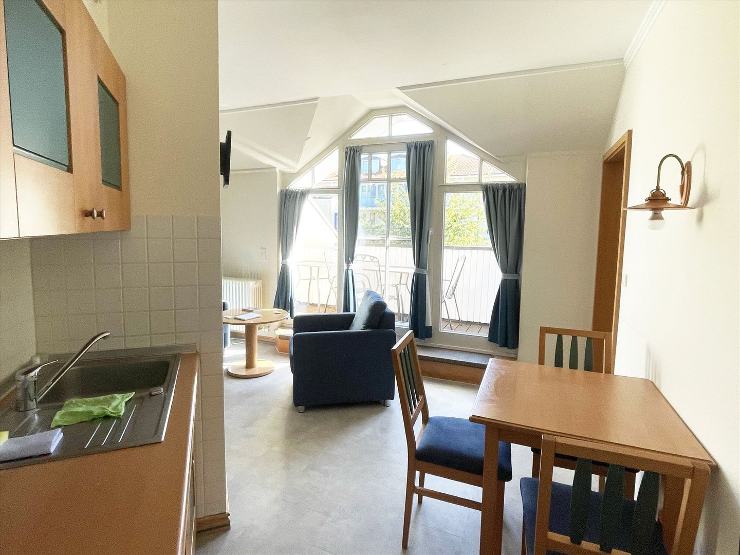 Dünenpark Binz Komfort Ferienwohnung mit 1 Schlafzimmer und Balkon im Dachgeschoss (197) Insel Rügen - Küche / Küchenzeile