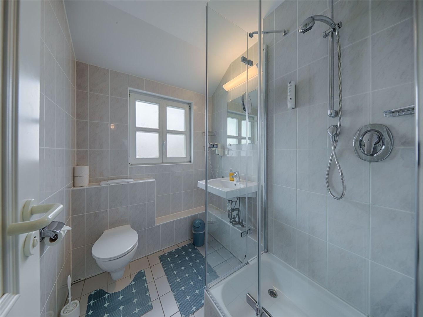 Feriendorf Rugana Komfort Ferienwohnung mit 1 Schlafzimmer (A48) Insel Rügen - Badezimmer