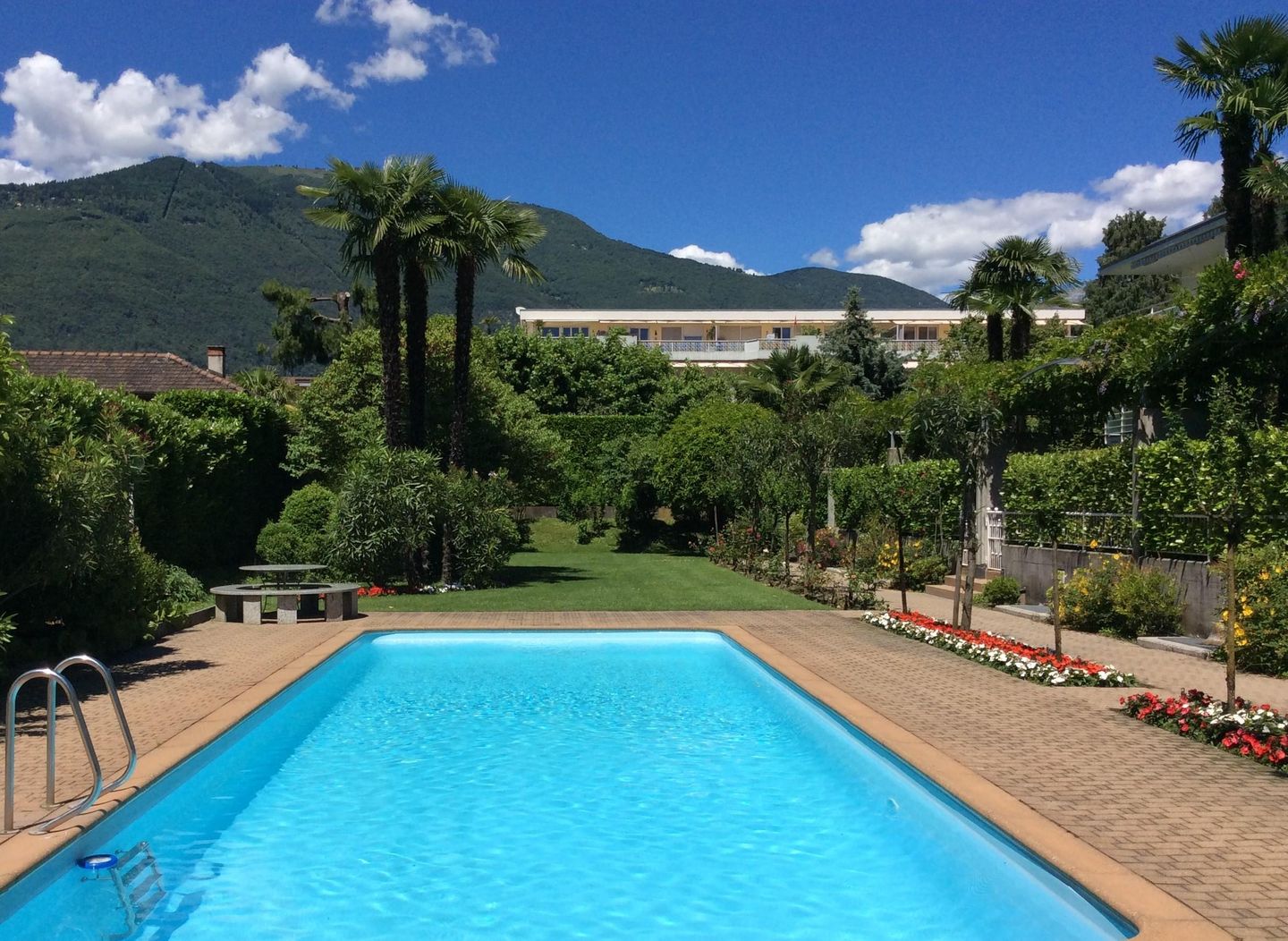 Ferienwohnung an Top-Lage in Ascona mit Aussenpool  