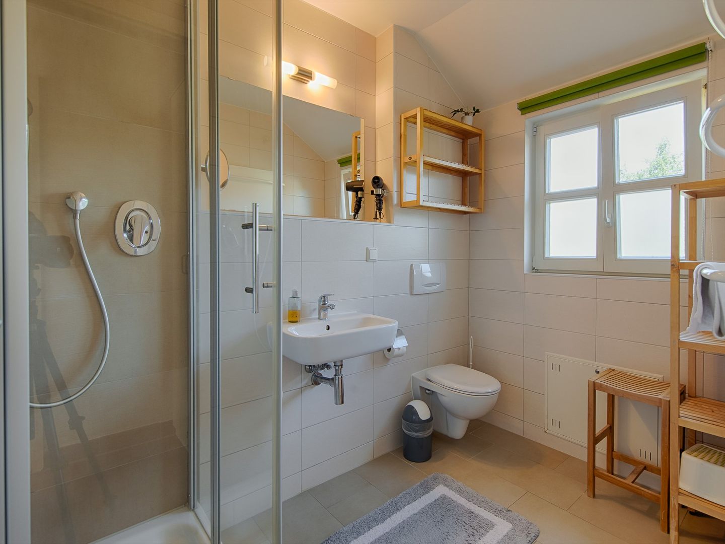 Feriendorf Rugana Komfortplus Ferienwohnung mit 1 Schlafzimmer (A04) Insel Rügen - Badezimmer