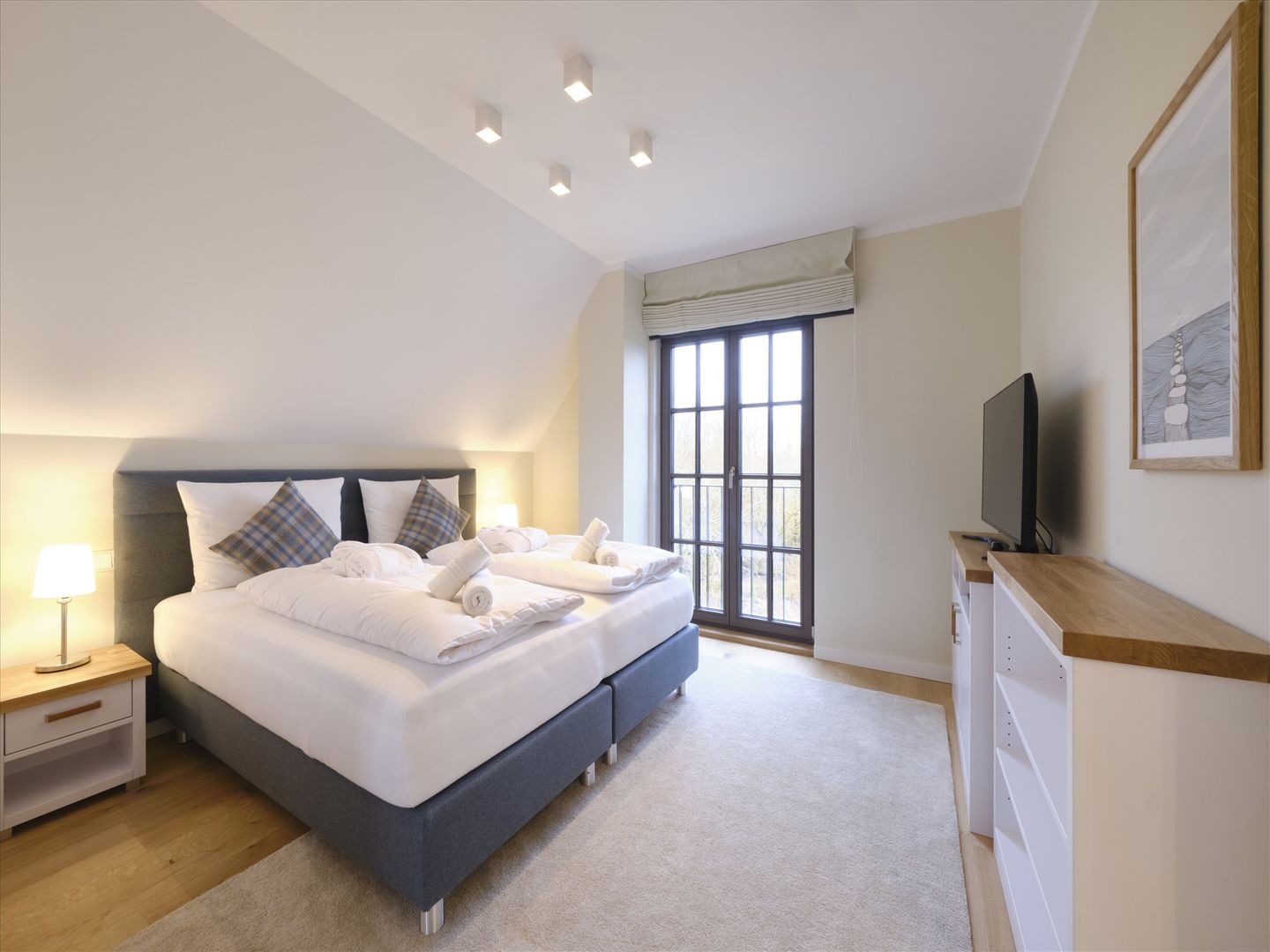 LuxusPlus Reetdachvilla mit 4 Schlafzimmern, Außensauna, Loungebereich und Kamin (H09) - Schlafzimmer