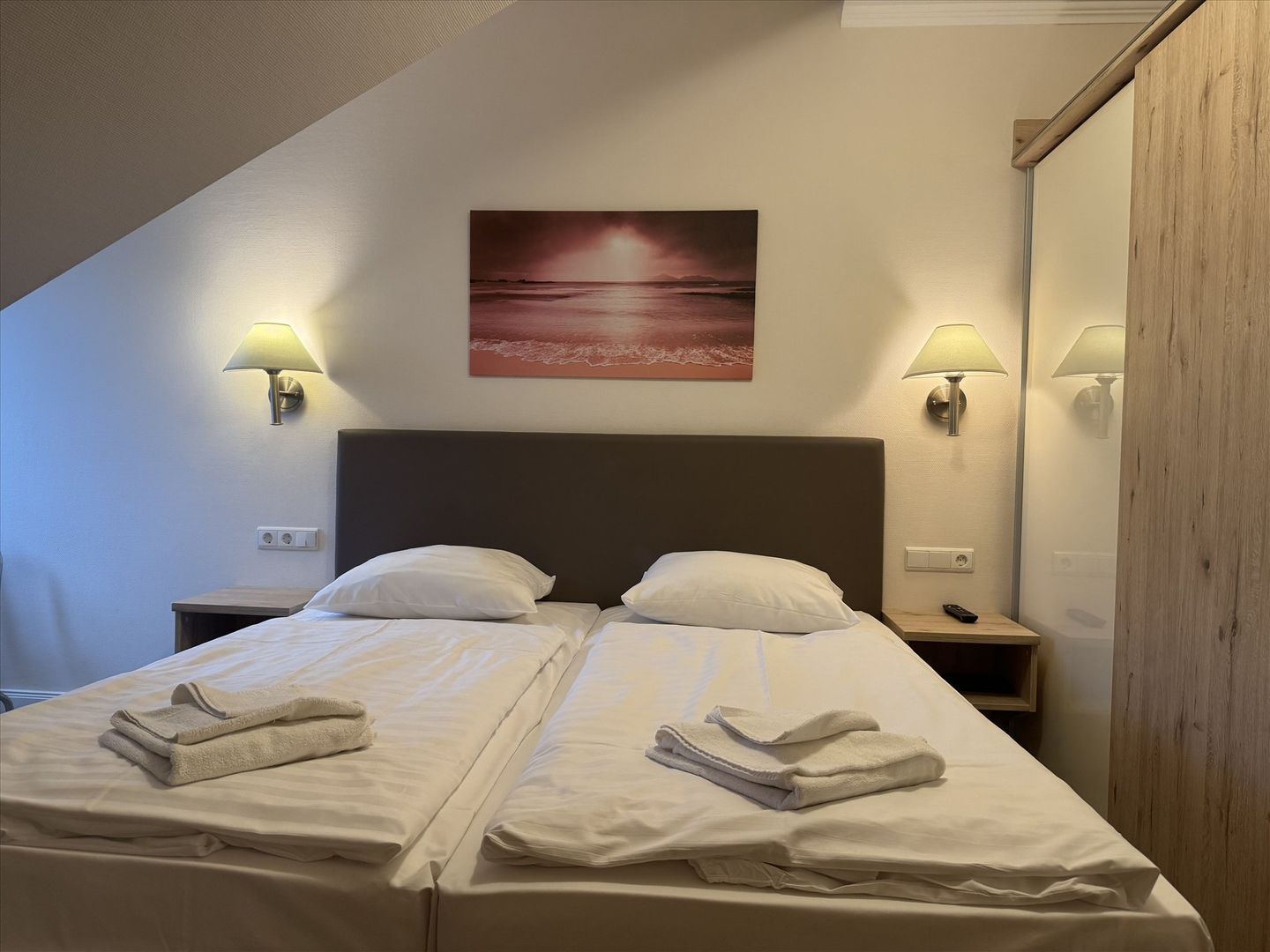 Dünenpark Binz Komfortplus Ferienwohnung mit 1 Schlafzimmer und Balkon im Dachgeschoss (246) Insel Rügen - Schlafzimmer