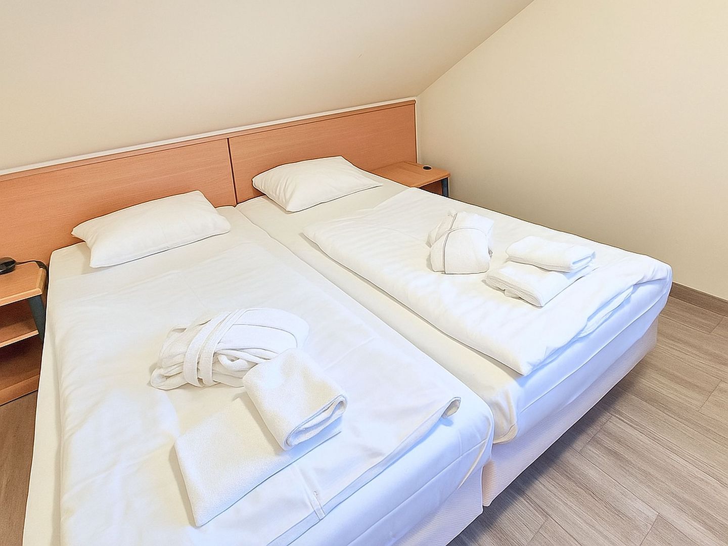 Dünenpark Binz Klassik Ferienwohnung mit 1 Schlafzimmer und Balkon im Dachgeschoss (245) Insel Rügen - Schlafzimmer