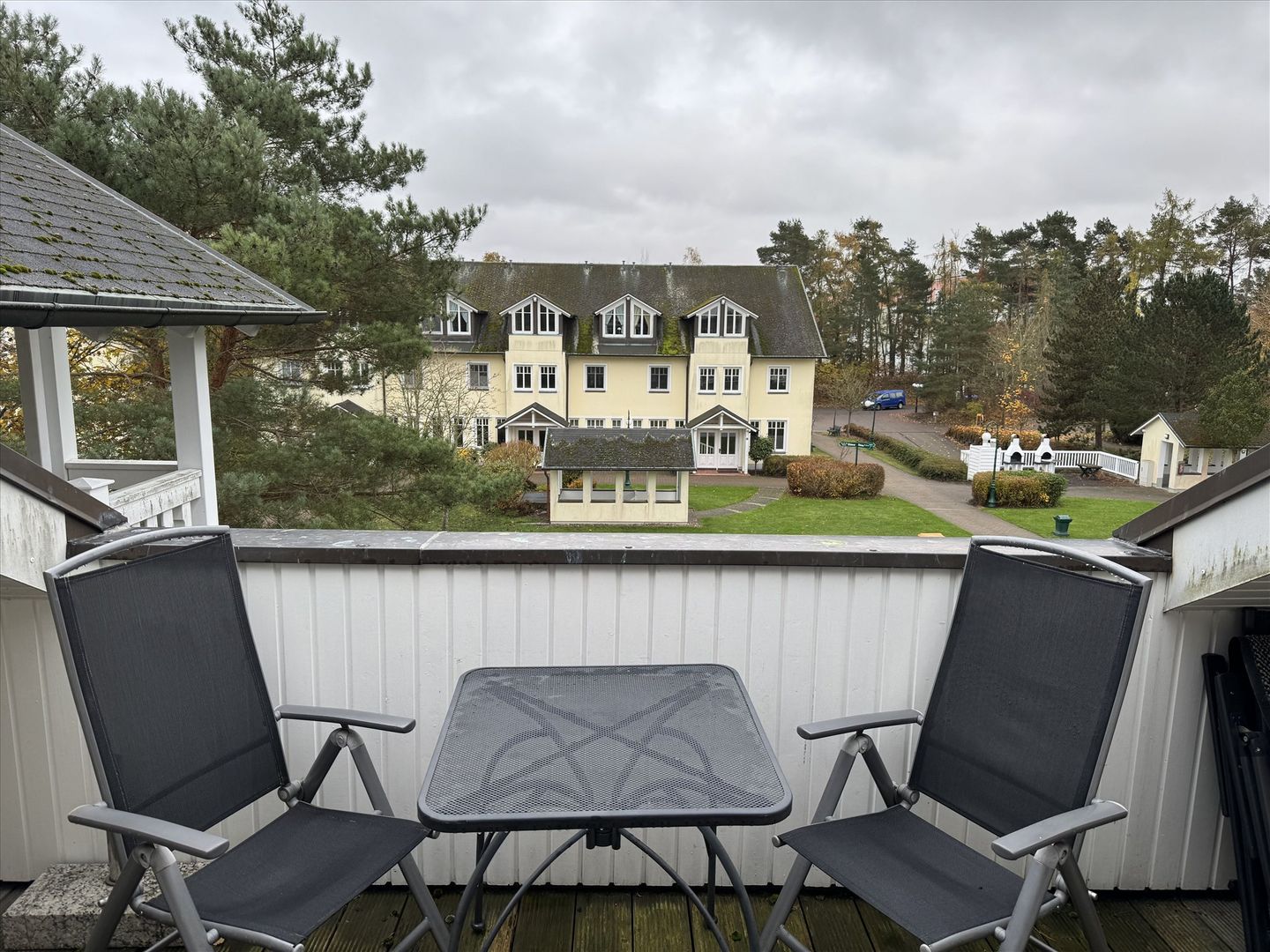 Dünenpark Binz Klassik Ferienwohnung mit 1 Schlafzimmer und Balkon im Dachgeschoss (245) Insel Rügen - Balkon