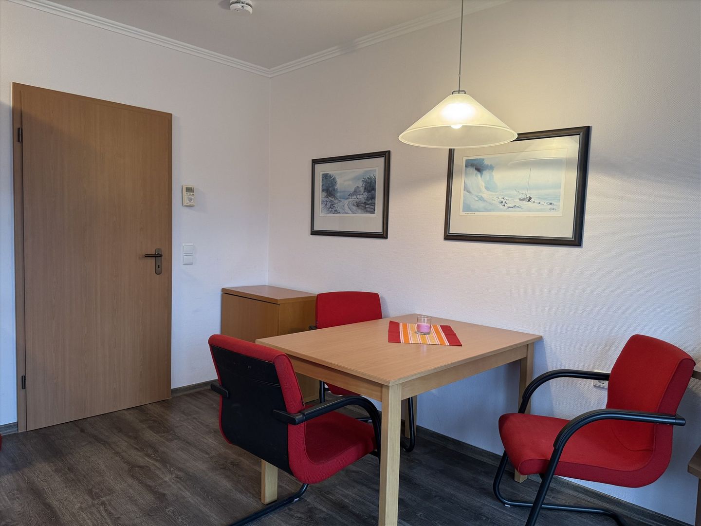 Dünenpark Binz Klassik Ferienwohnung mit 1 Schlafzimmer und Balkon im Dachgeschoss (245) Insel Rügen - Wohnzimmer