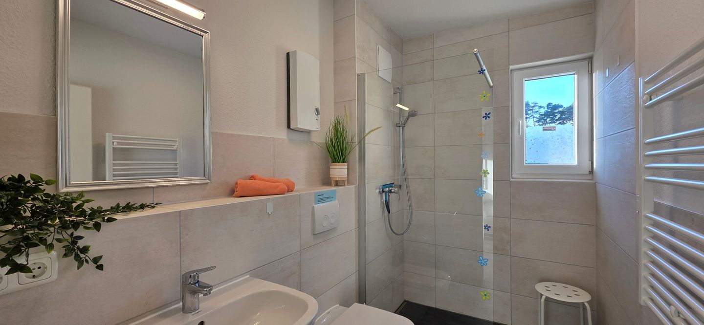  FEWO KWi 83 OG "Namenlos" Graal-Müritz Küstenwald - Badezimmer