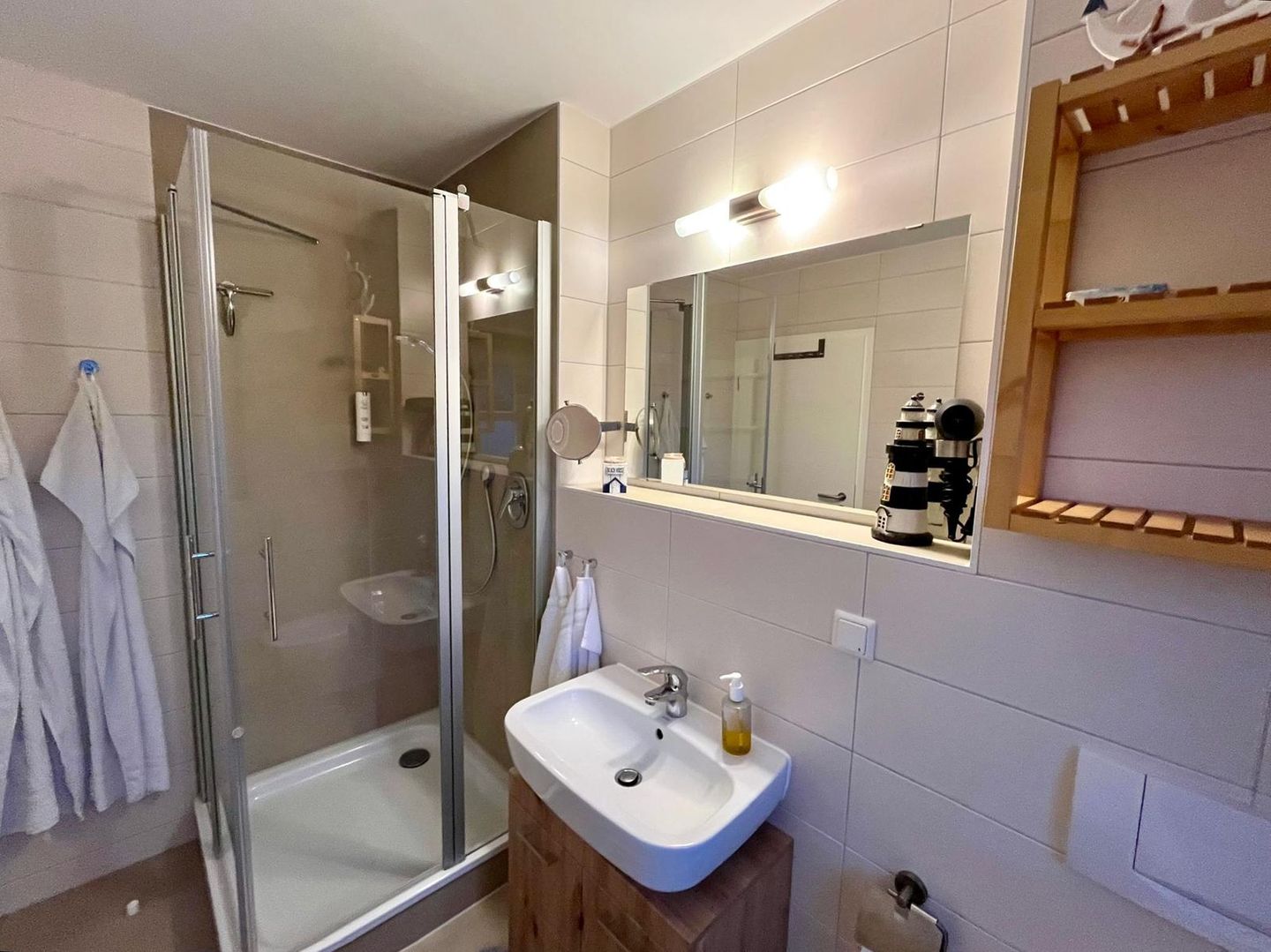 Feriendorf Rugana Komfortplus Ferienwohnung mit 1 Schlafzimmer (A04) Insel Rügen - Badezimmer