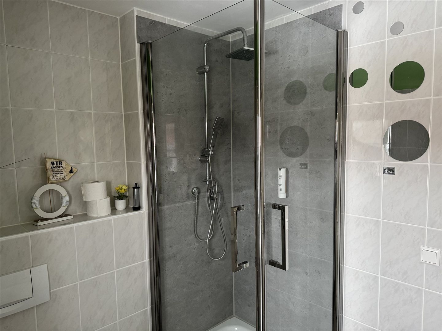 Feriendorf Rugana Komfortplus Ferienwohnung mit 1 Schlafzimmer (B35) Insel Rügen - Badezimmer