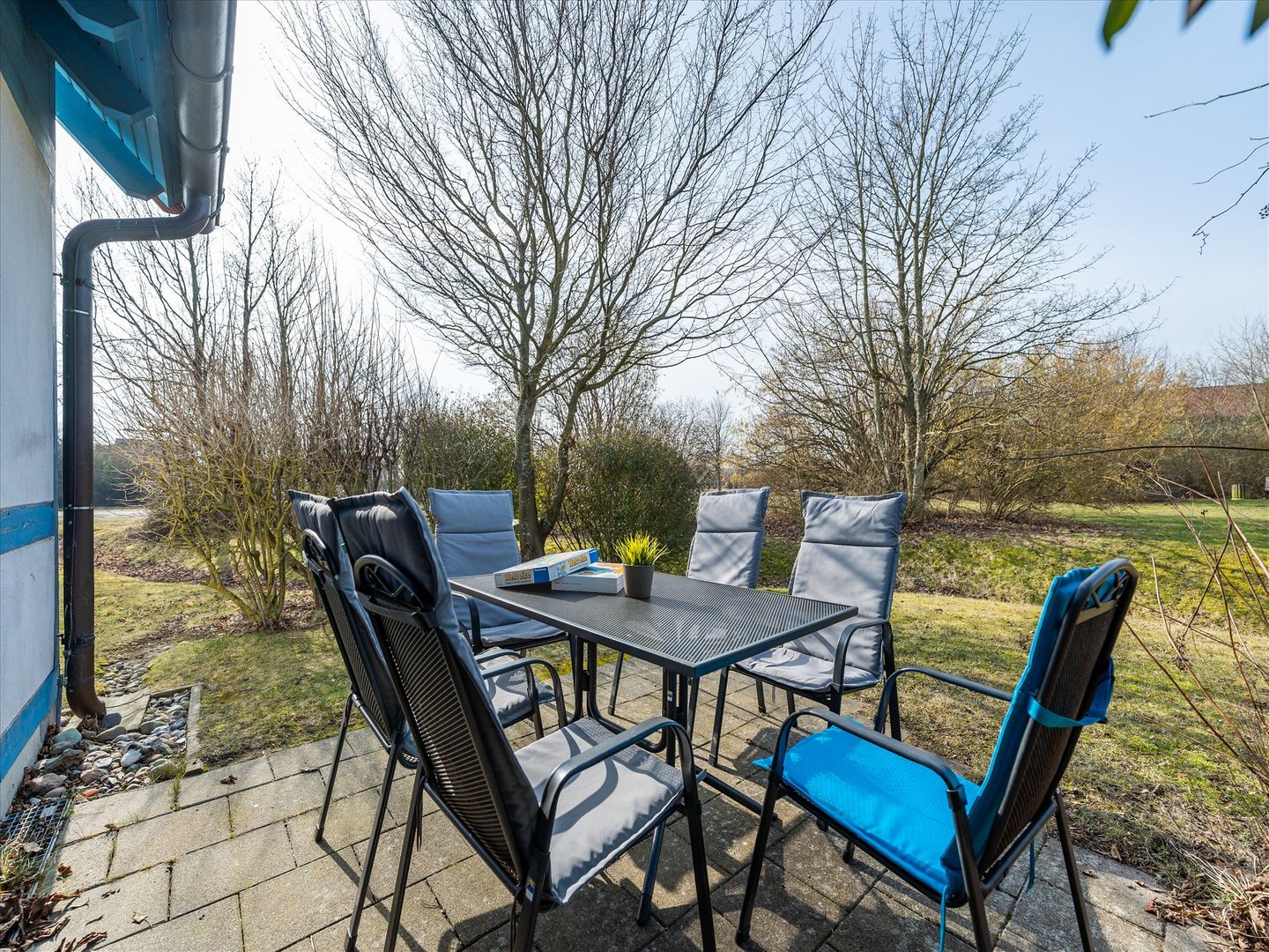 Feriendorf Rugana Komfortplus Ferienwohnung mit 2 Schlafzimmern und Terrasse (A64) Insel Rügen - Terrasse