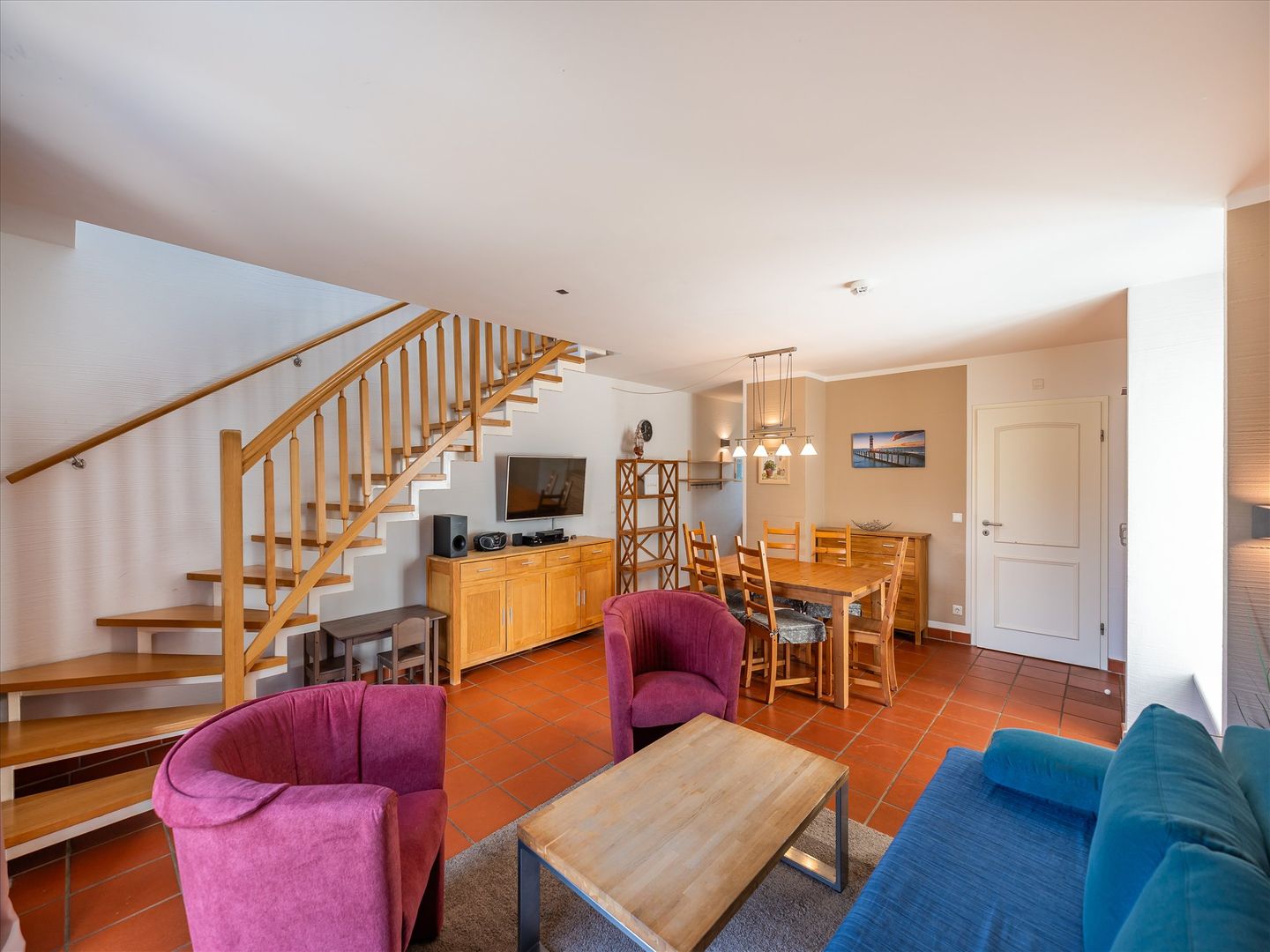 Feriendorf Rugana Komfortplus Ferienwohnung mit 2 Schlafzimmern und Terrasse (A64) Insel Rügen - Wohnzimmer