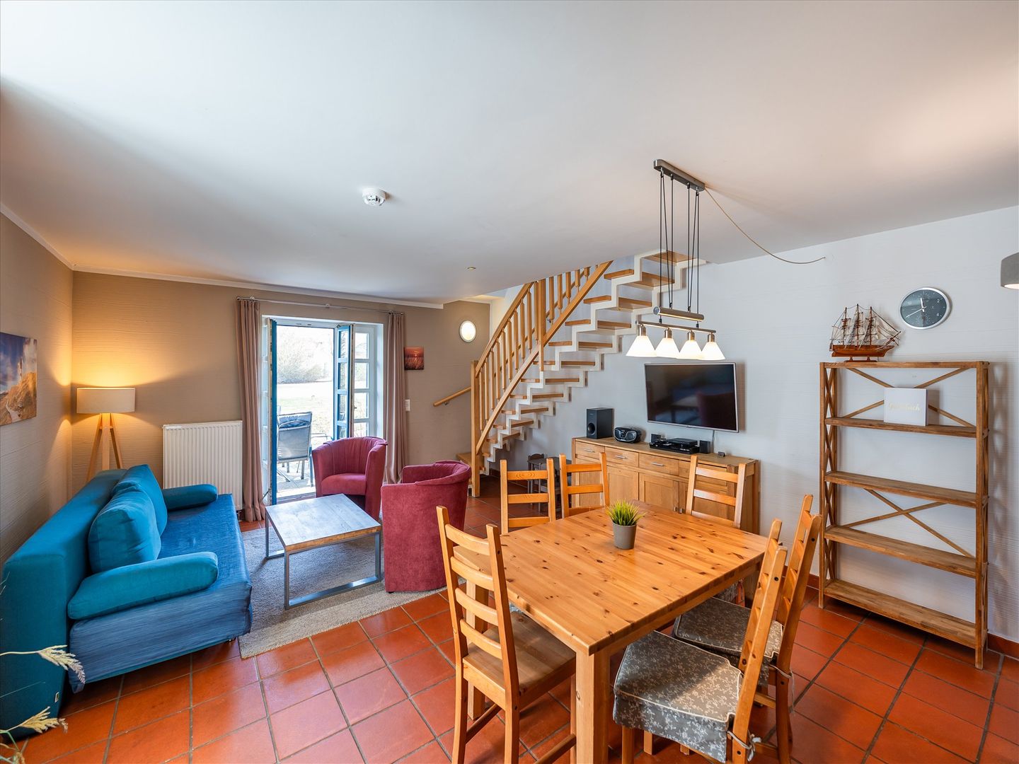 Feriendorf Rugana Komfortplus Ferienwohnung mit 2 Schlafzimmern und Terrasse (A64) Insel Rügen - Wohnzimmer