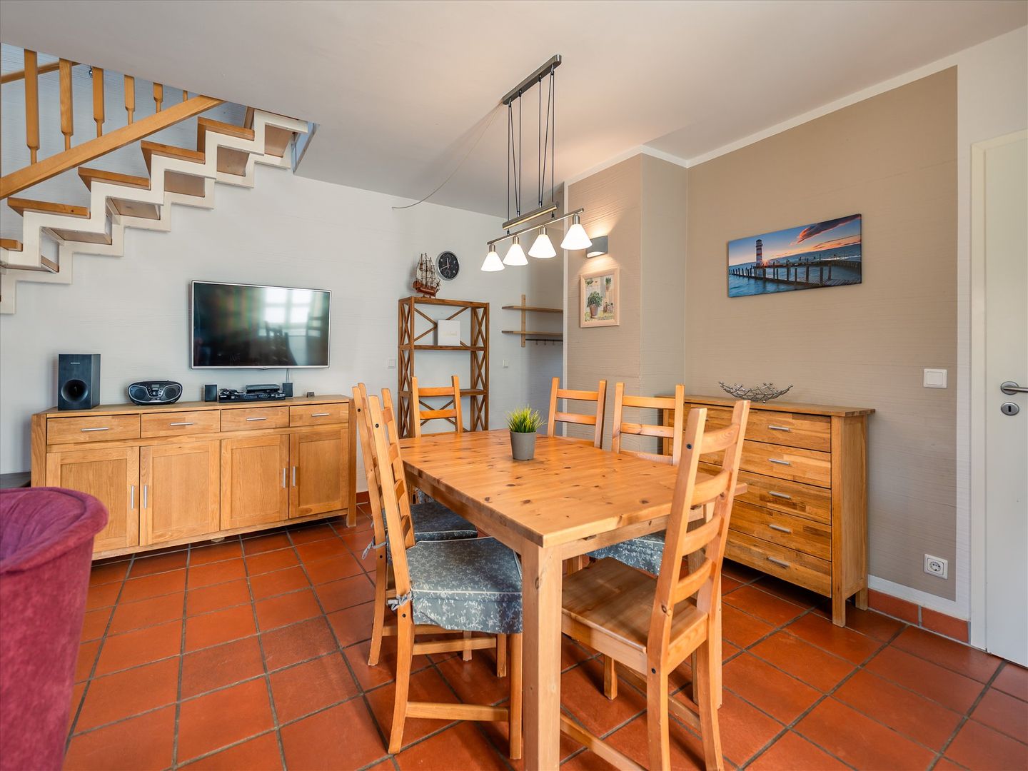 Feriendorf Rugana Komfortplus Ferienwohnung mit 2 Schlafzimmern und Terrasse (A64) Insel Rügen - Wohnzimmer