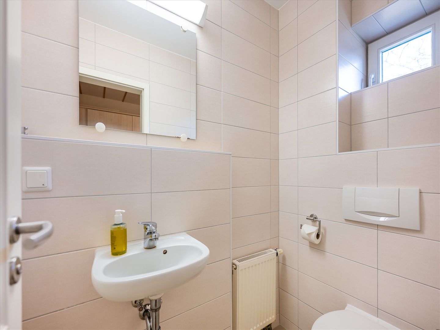 Feriendorf Rugana Komfortplus Ferienwohnung mit 2 Schlafzimmern und Terrasse (A64) Insel Rügen - Gäste-WC