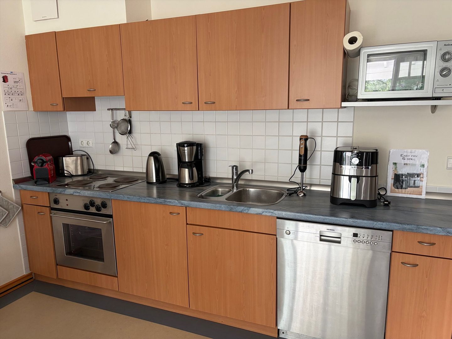 Dünenpark Binz Komfort Ferienwohnung mit 1 Schlafzimmer und Balkon im Obergeschoss (077) Insel Rügen - Küche / Küchenzeile