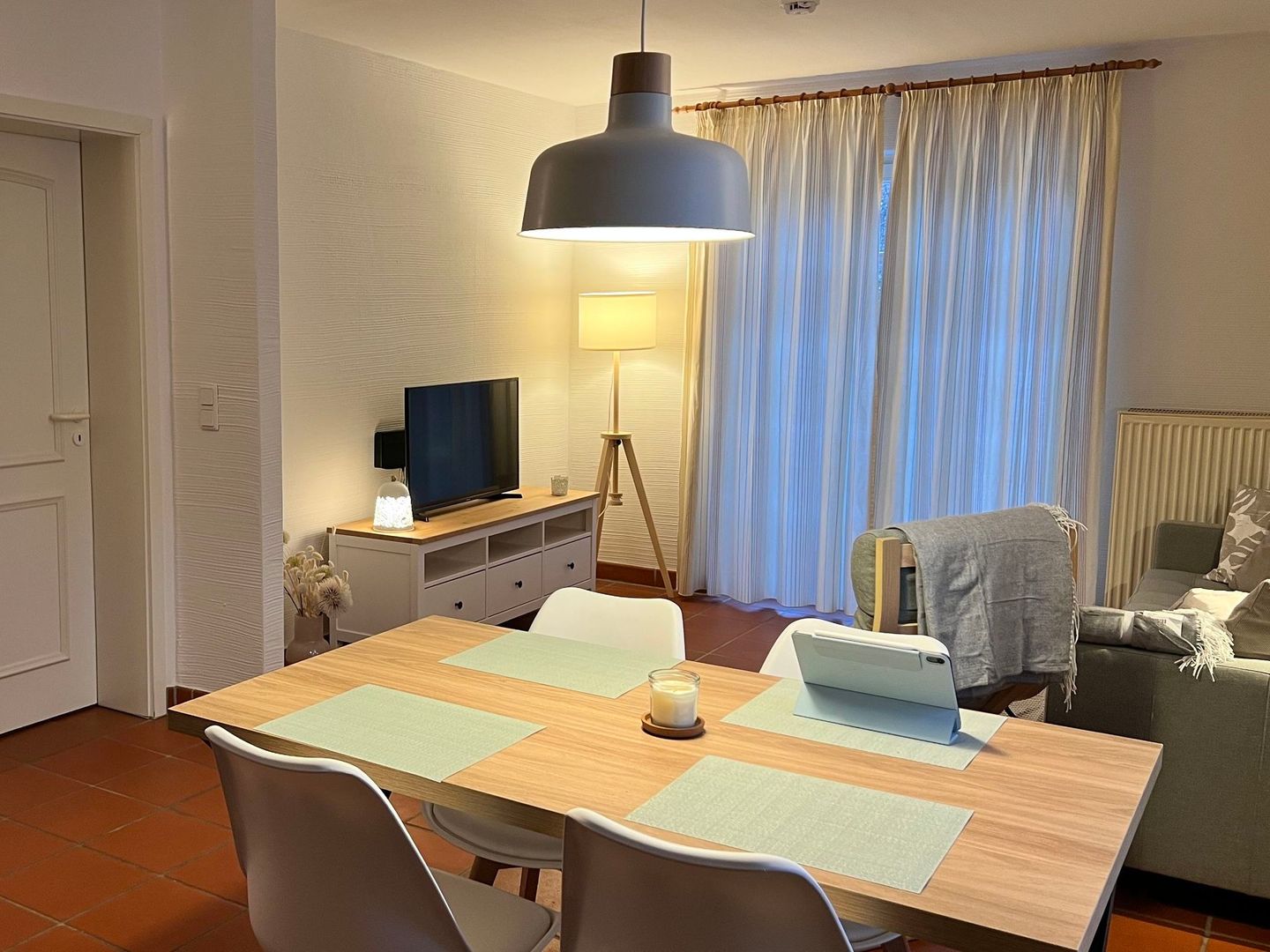 Feriendorf Rugana Klassik Ferienwohnung mit 1 Schlafzimmer und Terrasse (A33) Insel Rügen - Wohnzimmer