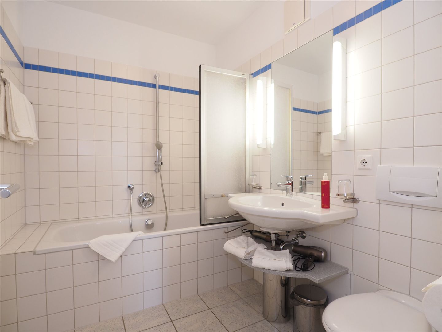 Kaiservillen Heringsdorf Ferienwohnung mit 2 Schlafzimmern und Balkon (D213) Insel Usedom - Badezimmer