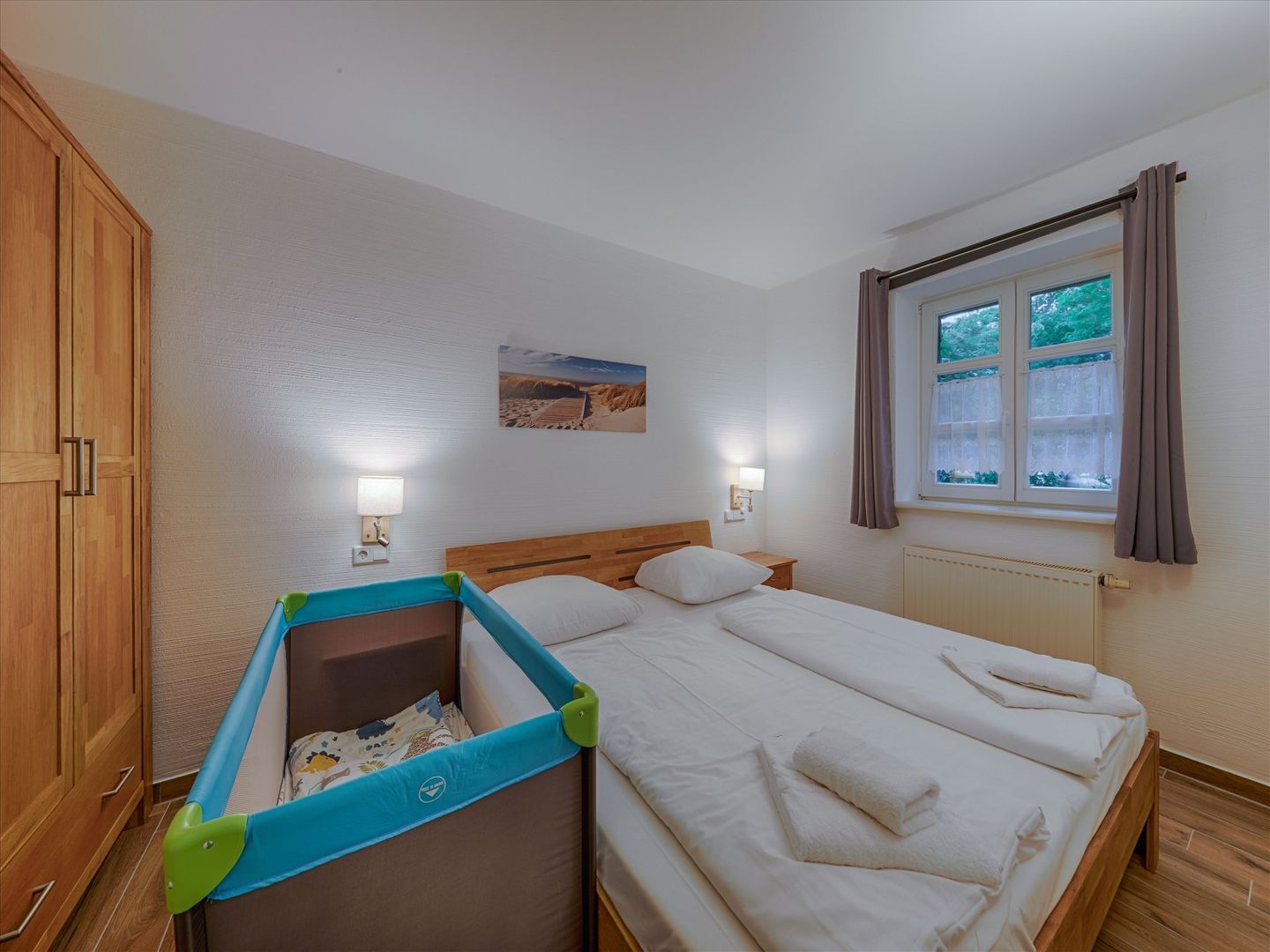 Feriendorf Rugana Komfortplus Ferienwohnung mit 1 Schlafzimmern und Terrasse (C39) Insel Rügen - Schlafzimmer