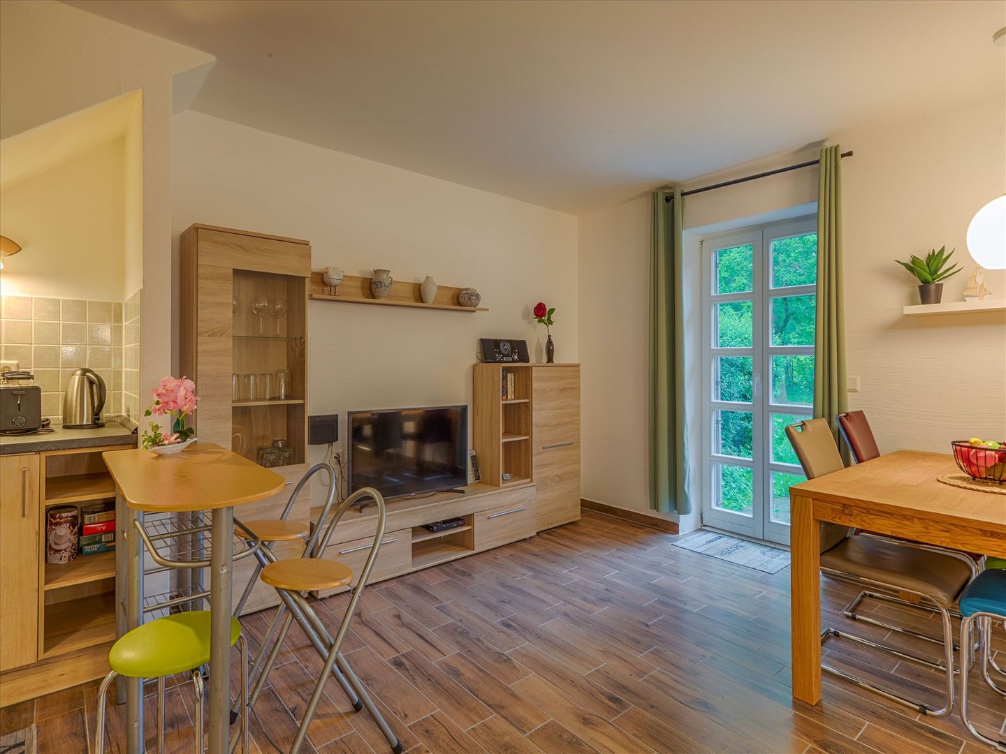 Feriendorf Rugana Komfortplus Ferienwohnung mit 1 Schlafzimmern und Terrasse (C39) Insel Rügen - Wohnzimmer