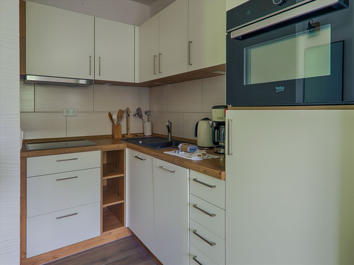 Feriendorf Rugana Komfortplus Ferienwohnung mit 1 Schlafzimmer (A22) Insel Rügen - Küche / Küchenzeile