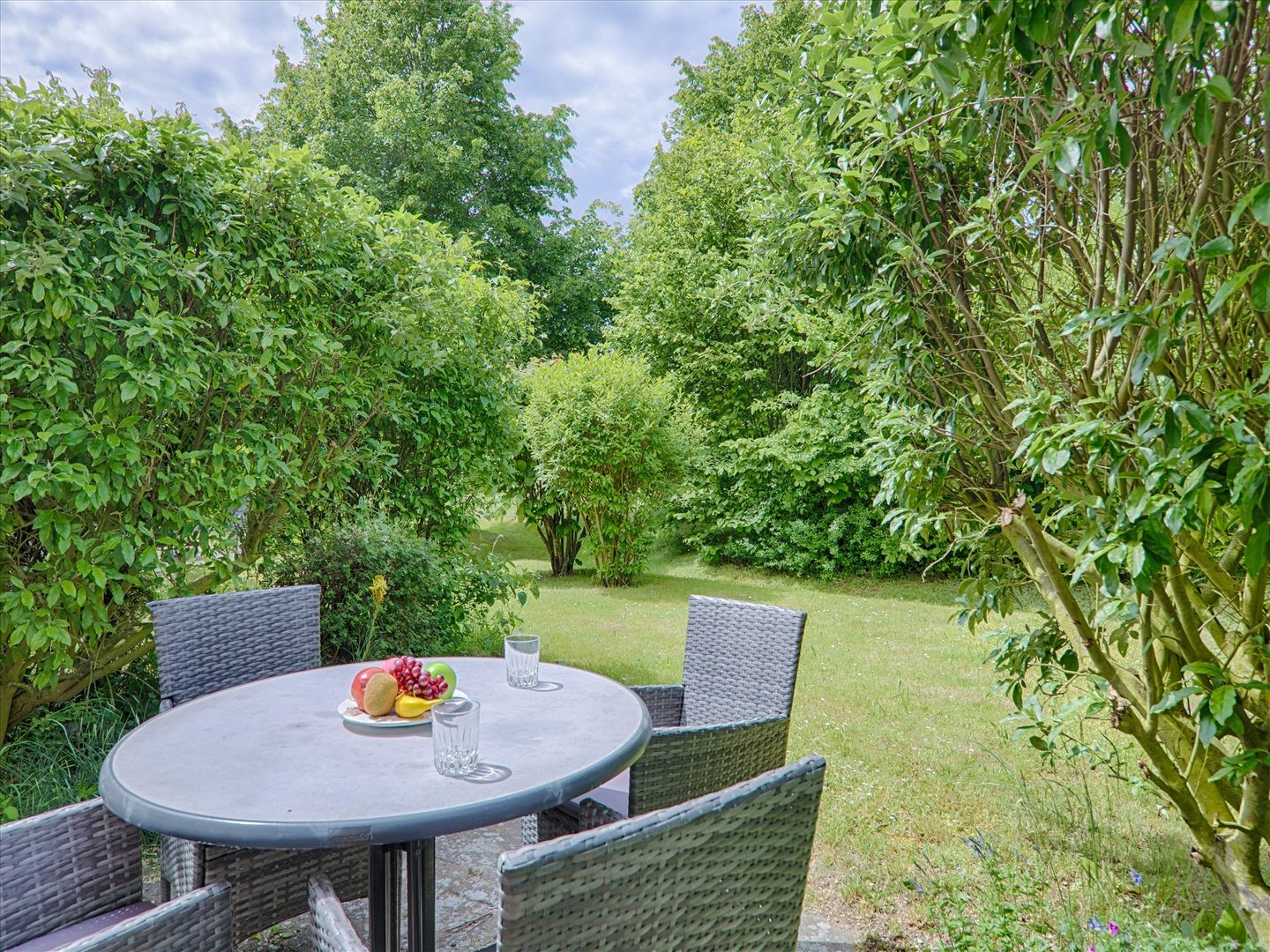 Feriendorf Rugana Klassik Ferienwohnung mit 1 Schlafzimmer und Terrasse (A24) Insel Rügen - Terrasse