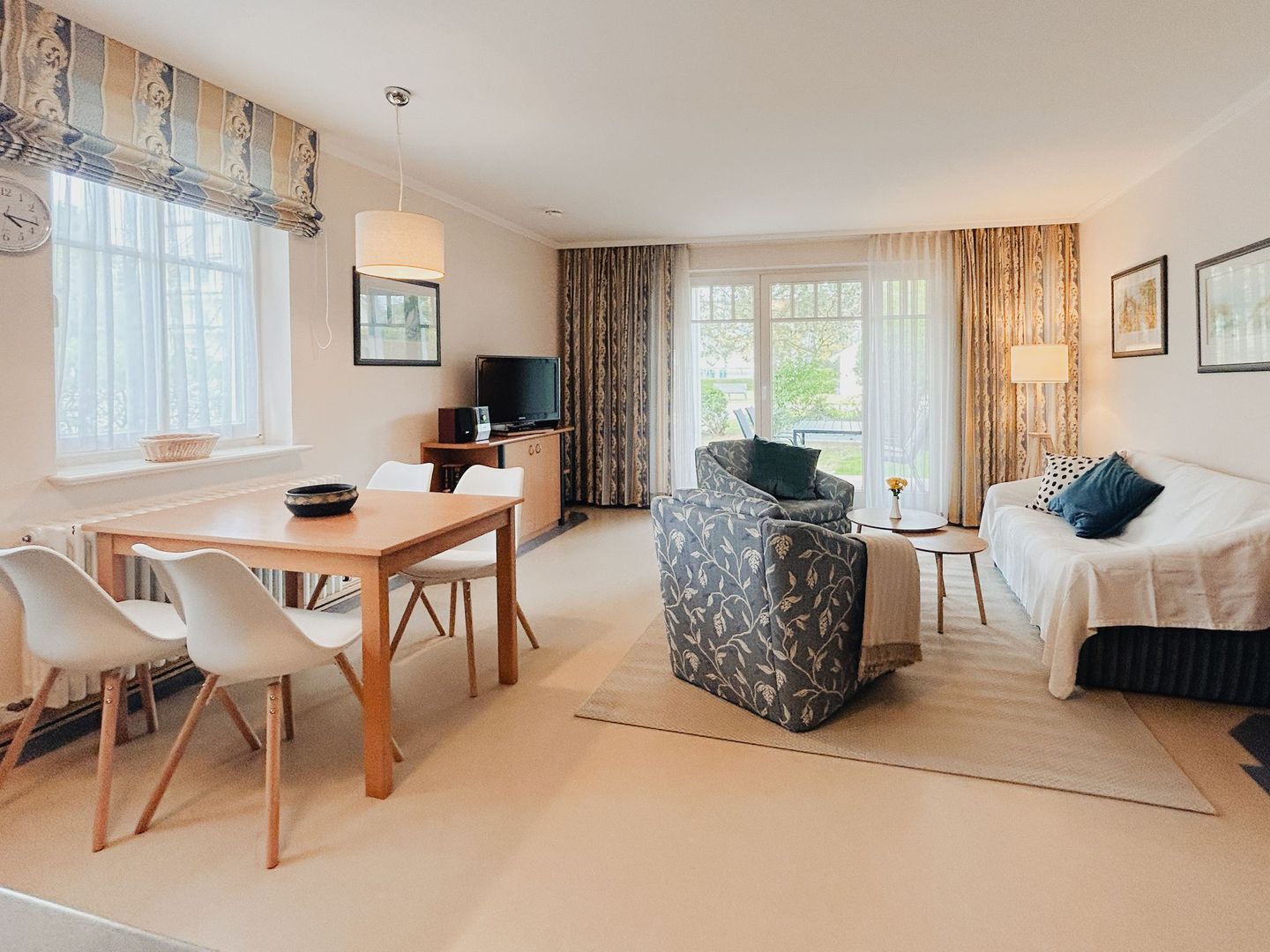 Dünenpark Binz Klassik Ferienwohnung mit 1 Schlafzimmer und Terrasse im Erdgeschoss (178) Insel Rügen - Wohnzimmer