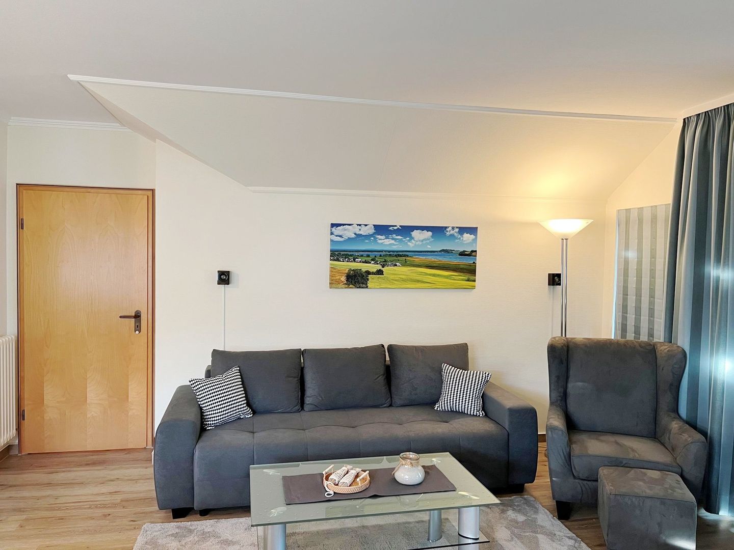 Dünenpark Binz Komfortplus Ferienwohnung mit 1 Schlafzimmer und Balkon im Dachgeschoss (148) Insel Rügen - Wohnzimmer