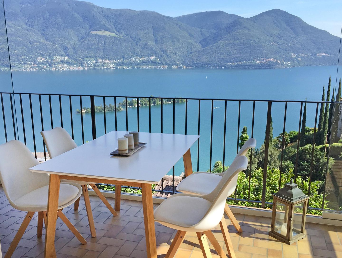 Wohnung im Zweifamilienhaus mit Terrasse, privatem   Lago Maggiore
