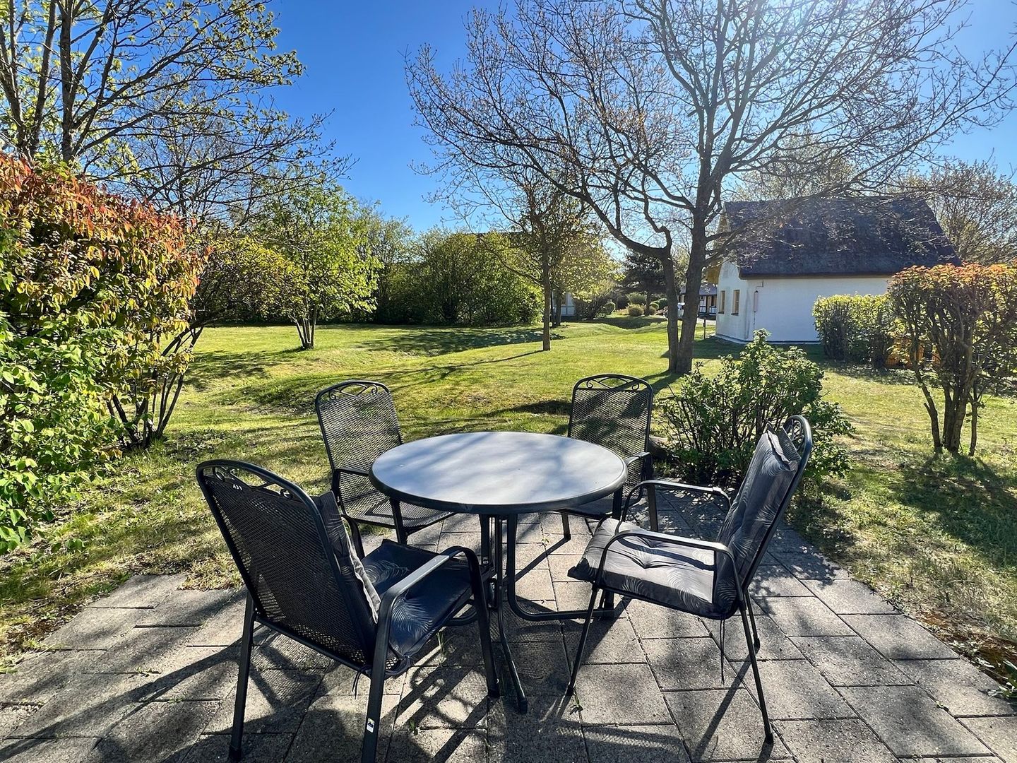 Feriendorf Rugana Klassik Ferienwohnung mit 1 Schlafzimmer und Terrasse (A33) Insel Rügen - Terrasse