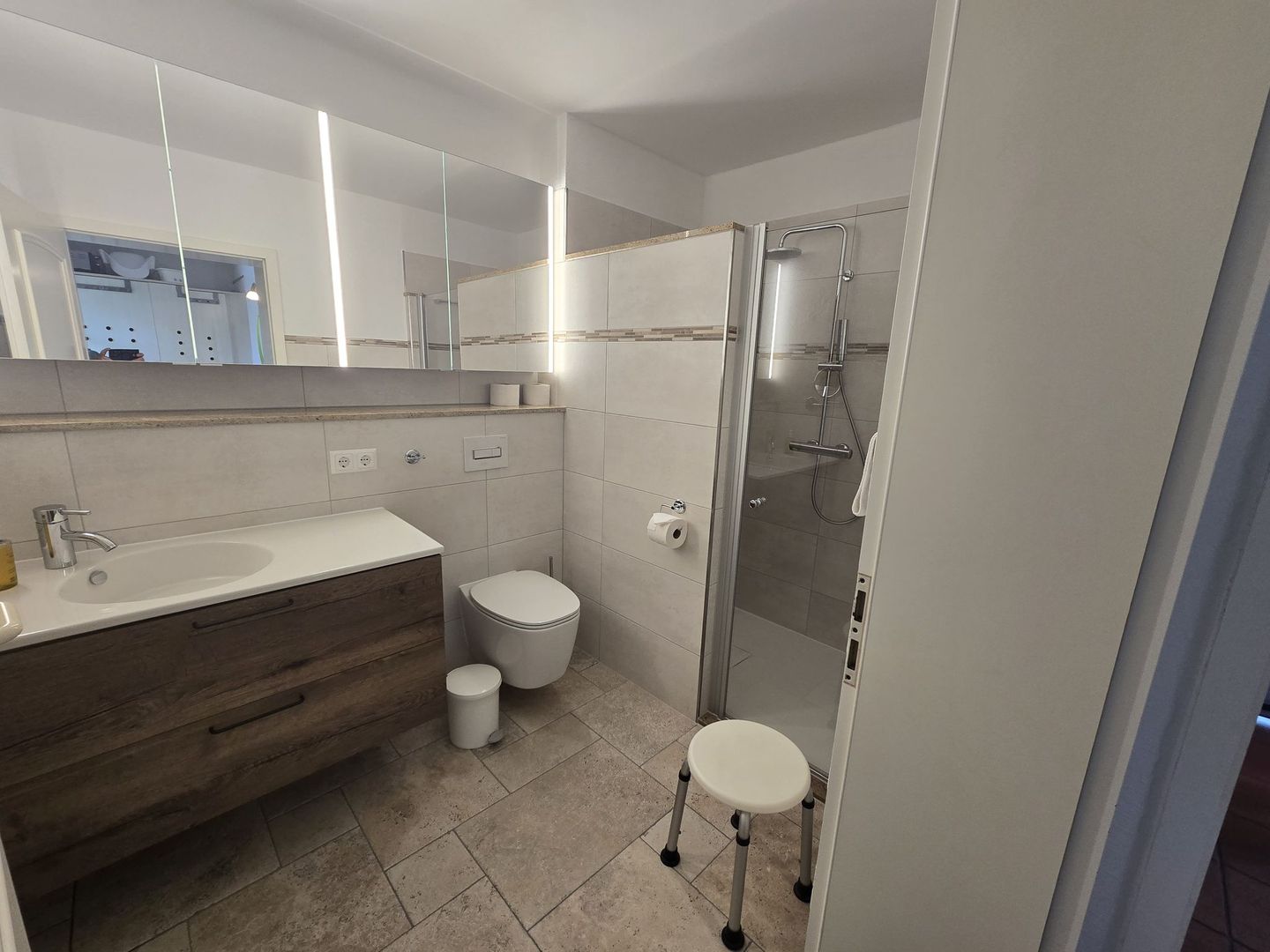 Feriendorf Rugana Komfort Ferienwohnung mit 1 Schlafzimmer und Terrasse (B11) Insel Rügen - Badezimmer