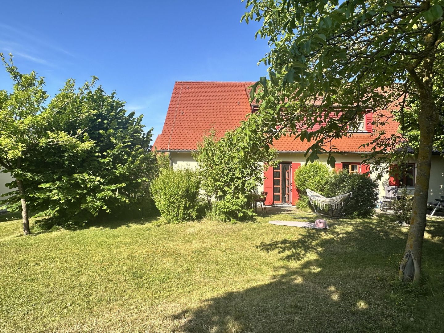 Feriendorf Rugana Komfortplus Ferienwohnung mit 1 Schlafzimmer und Terrasse (B43) Insel Rügen - Hauptansicht