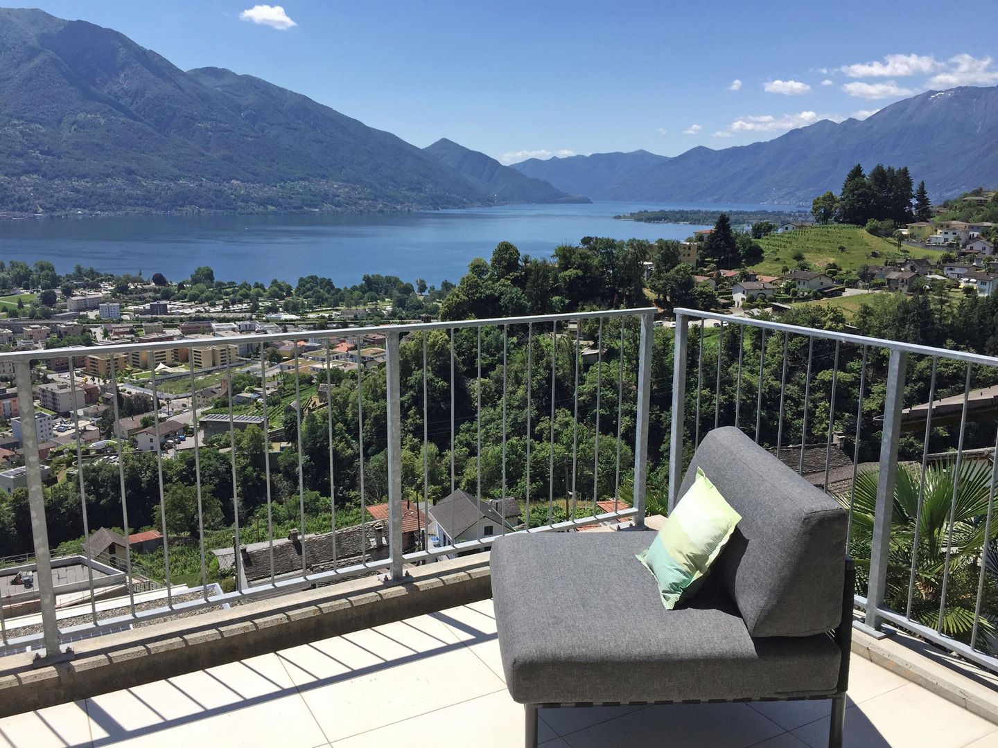 Moderne Ferienwohnung an erhöhter Lage mit tr   Lago Maggiore