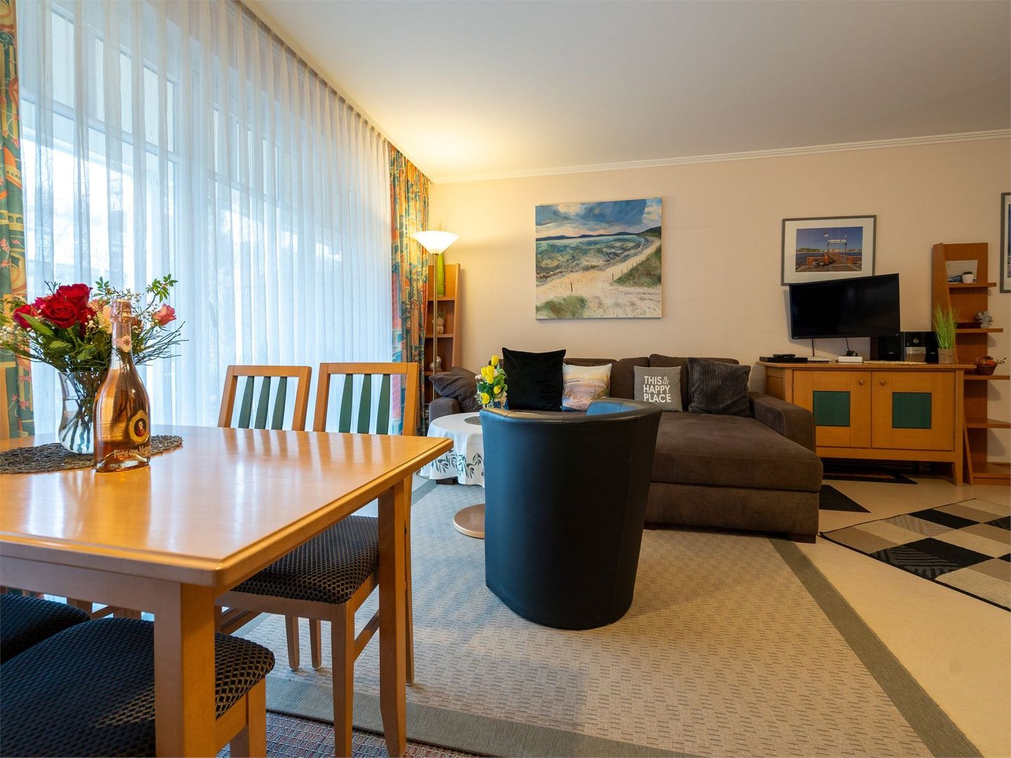 Dünenpark Binz Komfort Ferienwohnung mit 1 Schlafzimmer und Terrasse im Erdgeschoss (002) Insel Rügen - Wohnzimmer