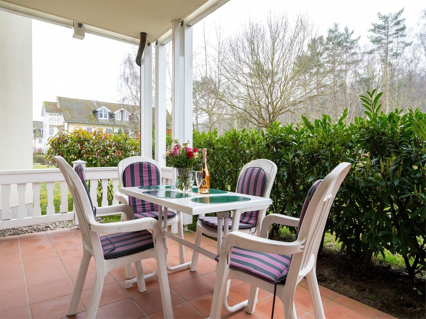 Dünenpark Binz Komfort Ferienwohnung mit 1 Schlafzimmer und Terrasse im Erdgeschoss (002) Insel Rügen - Terrasse