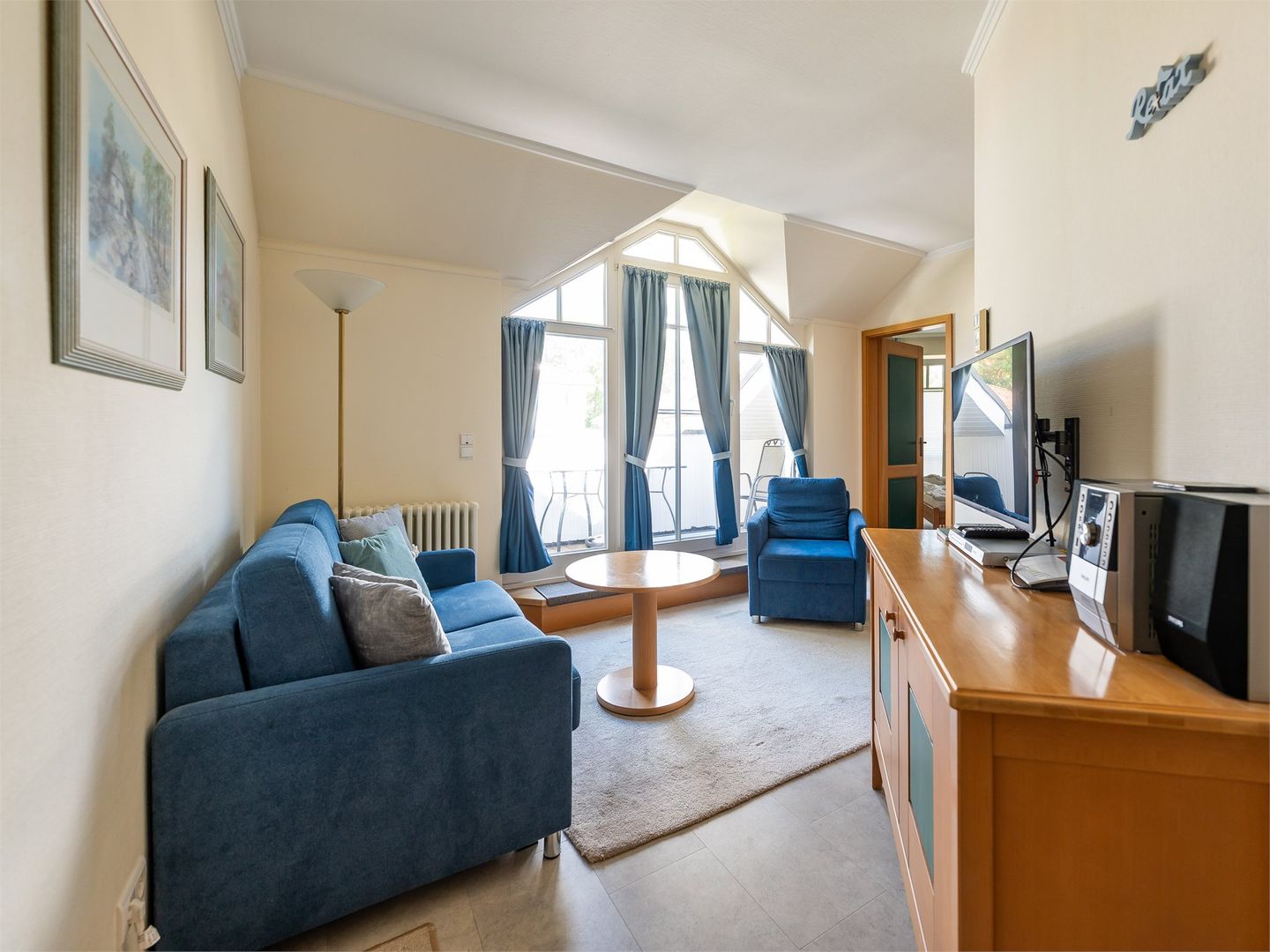 Dünenpark Binz Komfort Ferienwohnung mit 1 Schlafzimmer und Balkon im Dachgeschoss (197) Insel Rügen - Wohnzimmer
