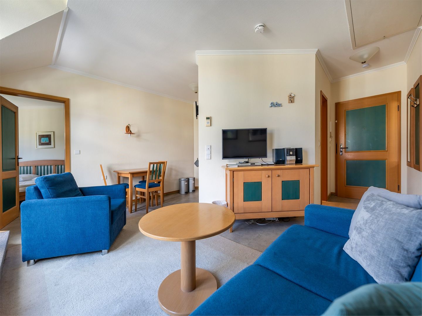 Dünenpark Binz Komfort Ferienwohnung mit 1 Schlafzimmer und Balkon im Dachgeschoss (197) Insel Rügen - Wohnzimmer