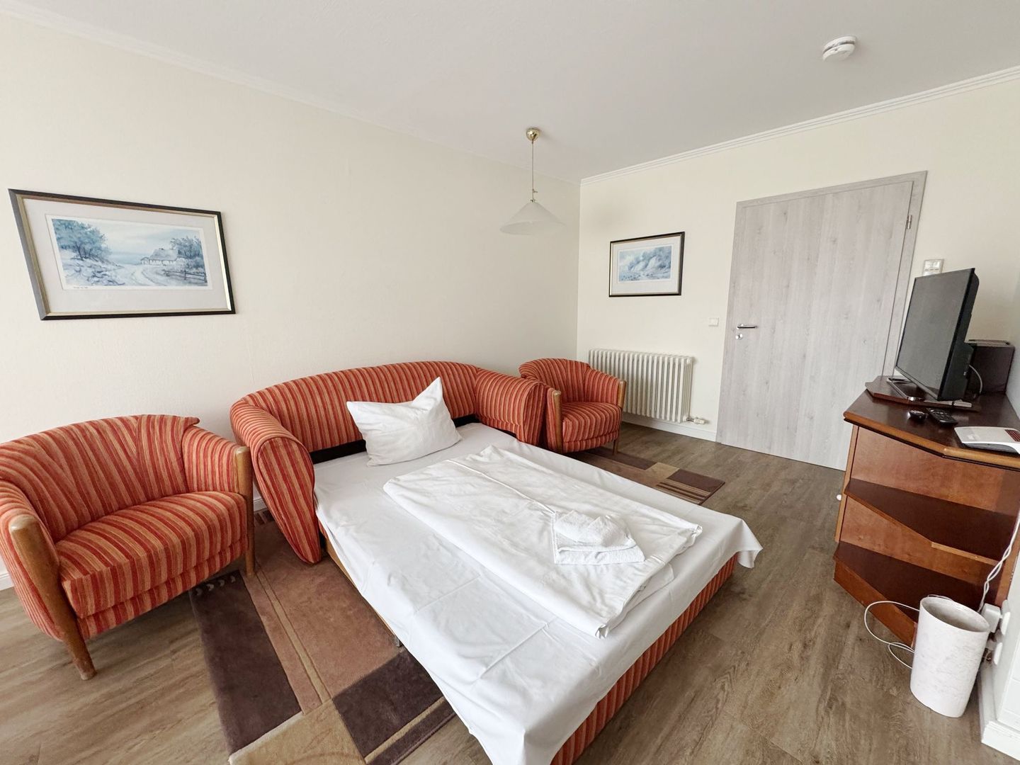 Dünenpark Binz Komfort Ferienwohnung mit 2 Schlafzimmern und Balkon im Dachgeschoss (218) Insel Rügen - Wohnzimmer