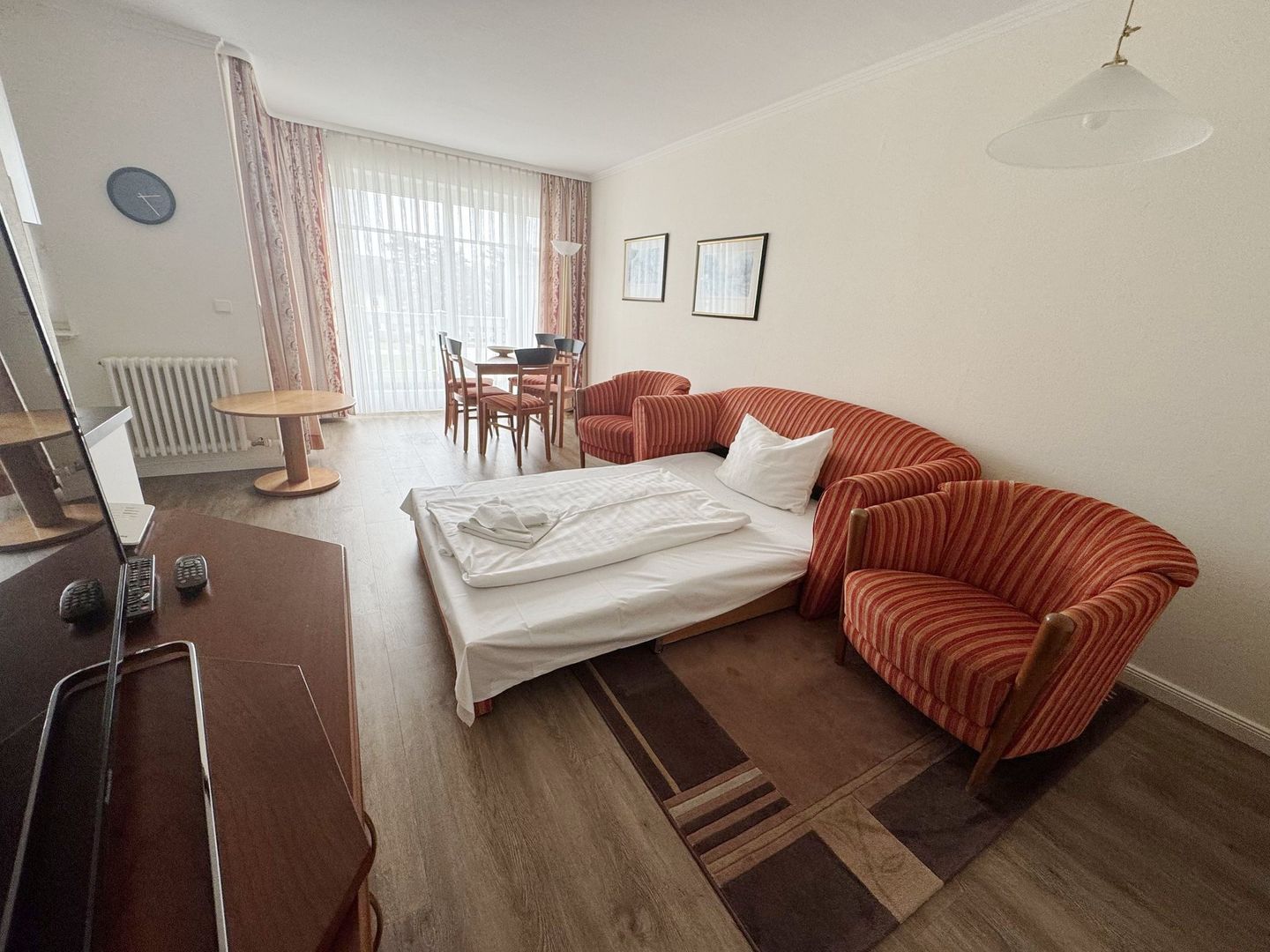 Dünenpark Binz Komfort Ferienwohnung mit 2 Schlafzimmern und Balkon im Dachgeschoss (218) Insel Rügen - Wohnzimmer