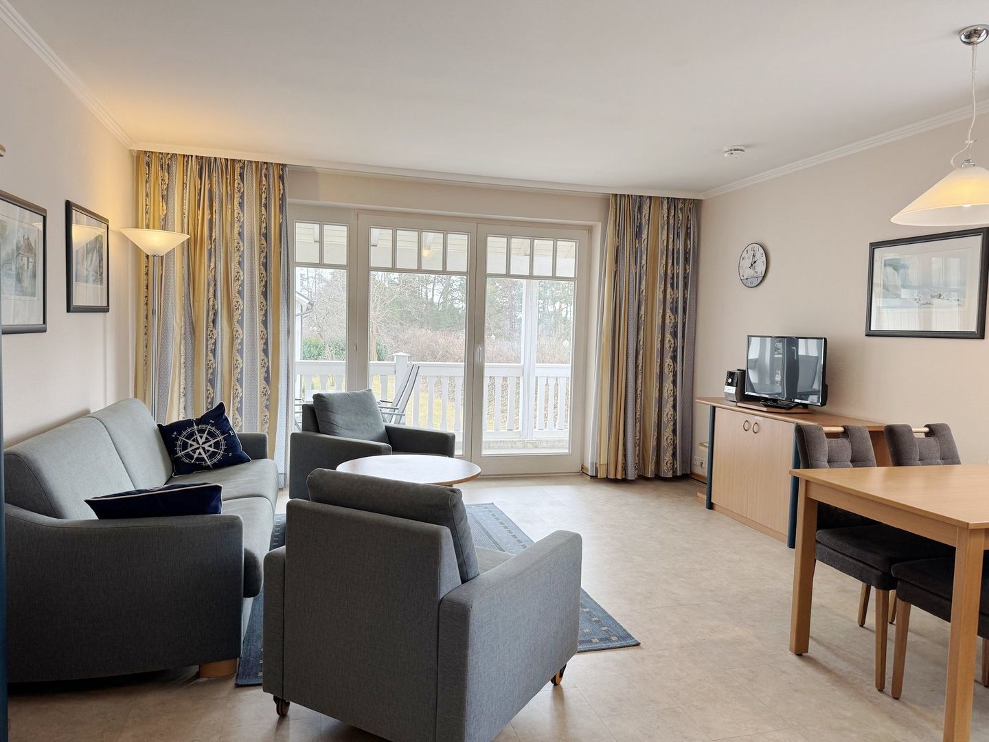 Dünenpark Binz Komfort Ferienwohnung mit 1 Schlafzimmer und Balkon im Obergeschoss (225) Insel Rügen - Wohnzimmer