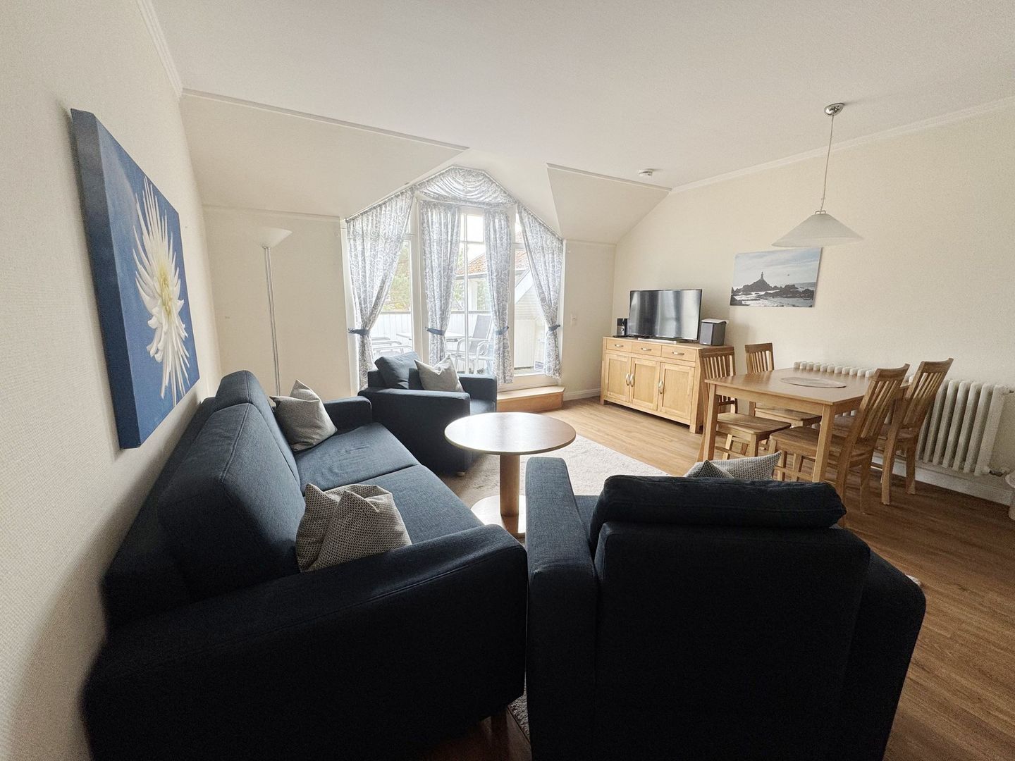 Dünenpark Binz Komfortplus Ferienwohnung mit 1 Schlafzimmer und Balkon im Dachgeschoss (247) Insel Rügen - Wohnzimmer