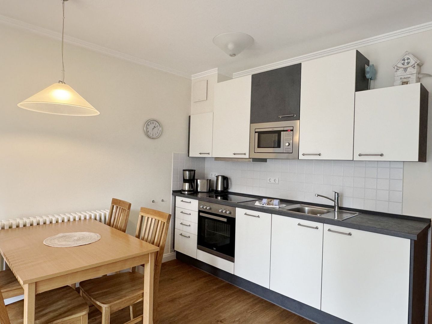 Dünenpark Binz Komfortplus Ferienwohnung mit 1 Schlafzimmer und Balkon im Dachgeschoss (247) Insel Rügen - Küche / Küchenzeile