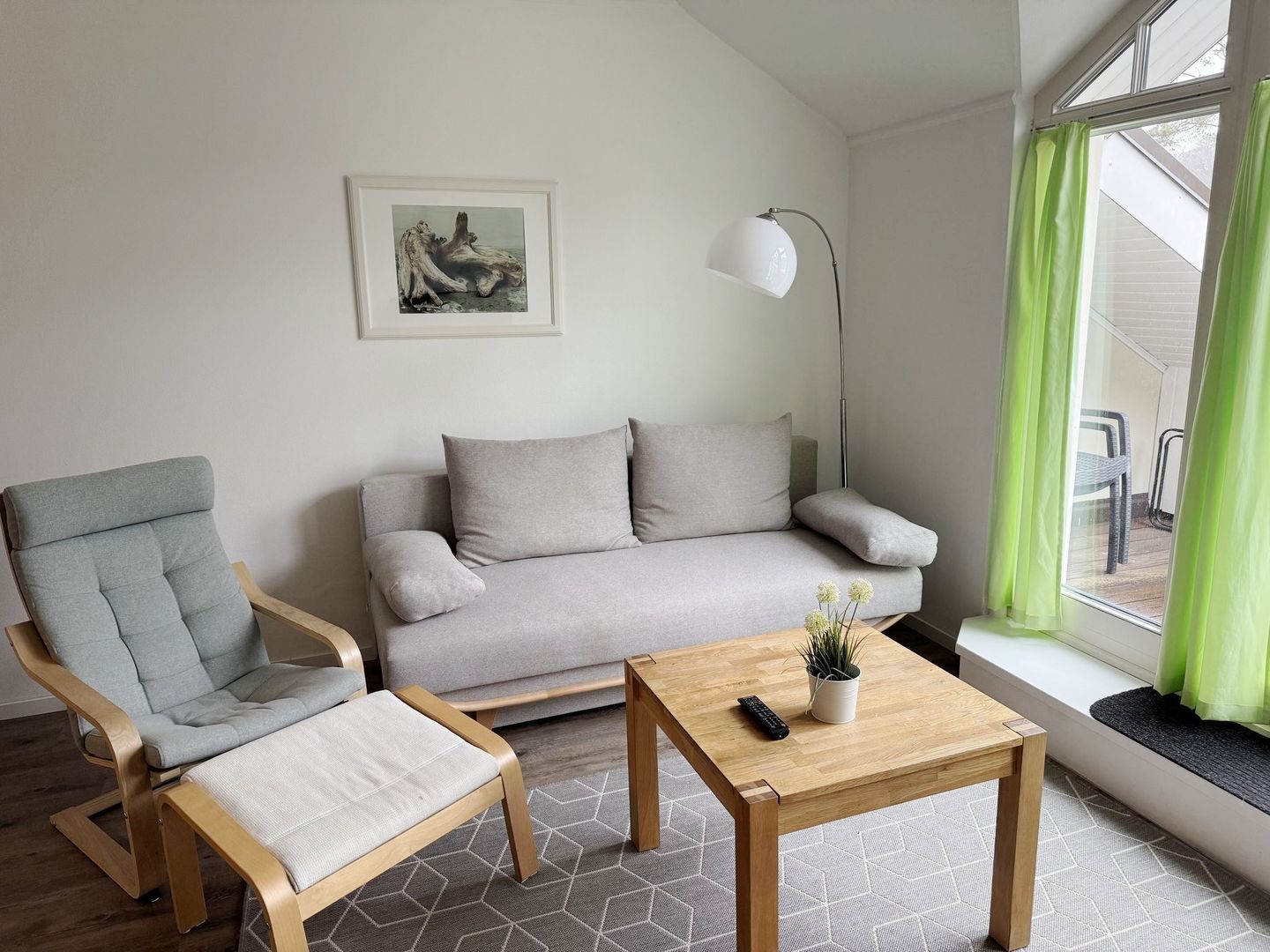 Dünenpark Binz Komfortplus Ferienwohnung mit 1 Schlafzimmer und Balkon im Dachgeschoss (295) Insel Rügen - Wohnzimmer